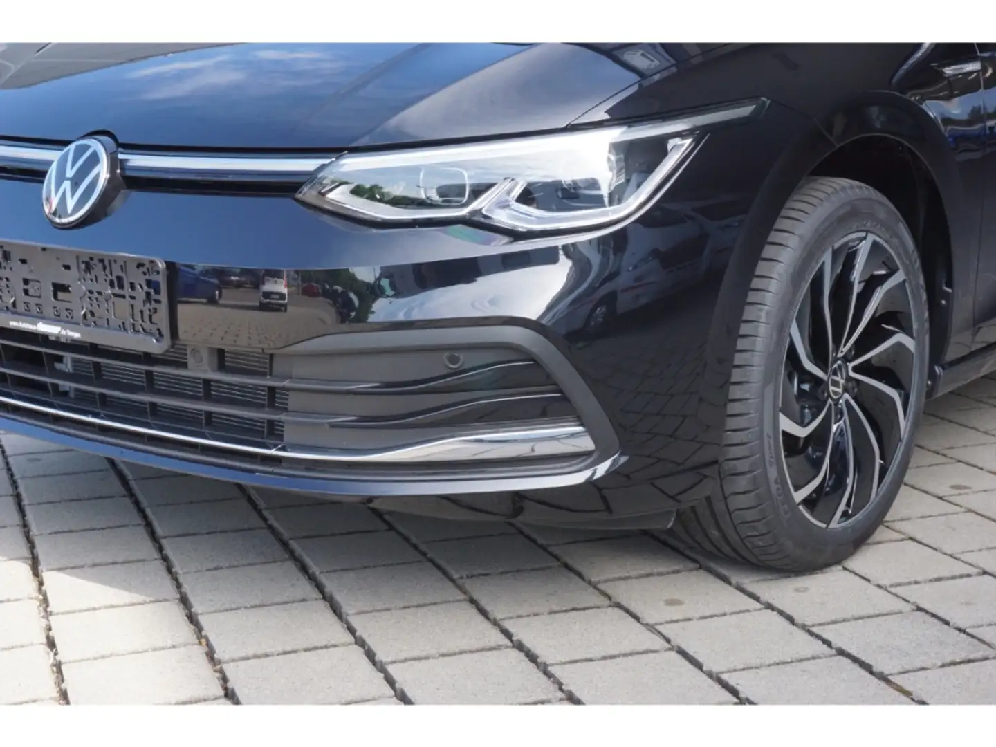 Volkswagen Golf VIII 1.5 eTSI Style DSG LED Navi ACC 17'' Kamera Nero - 2