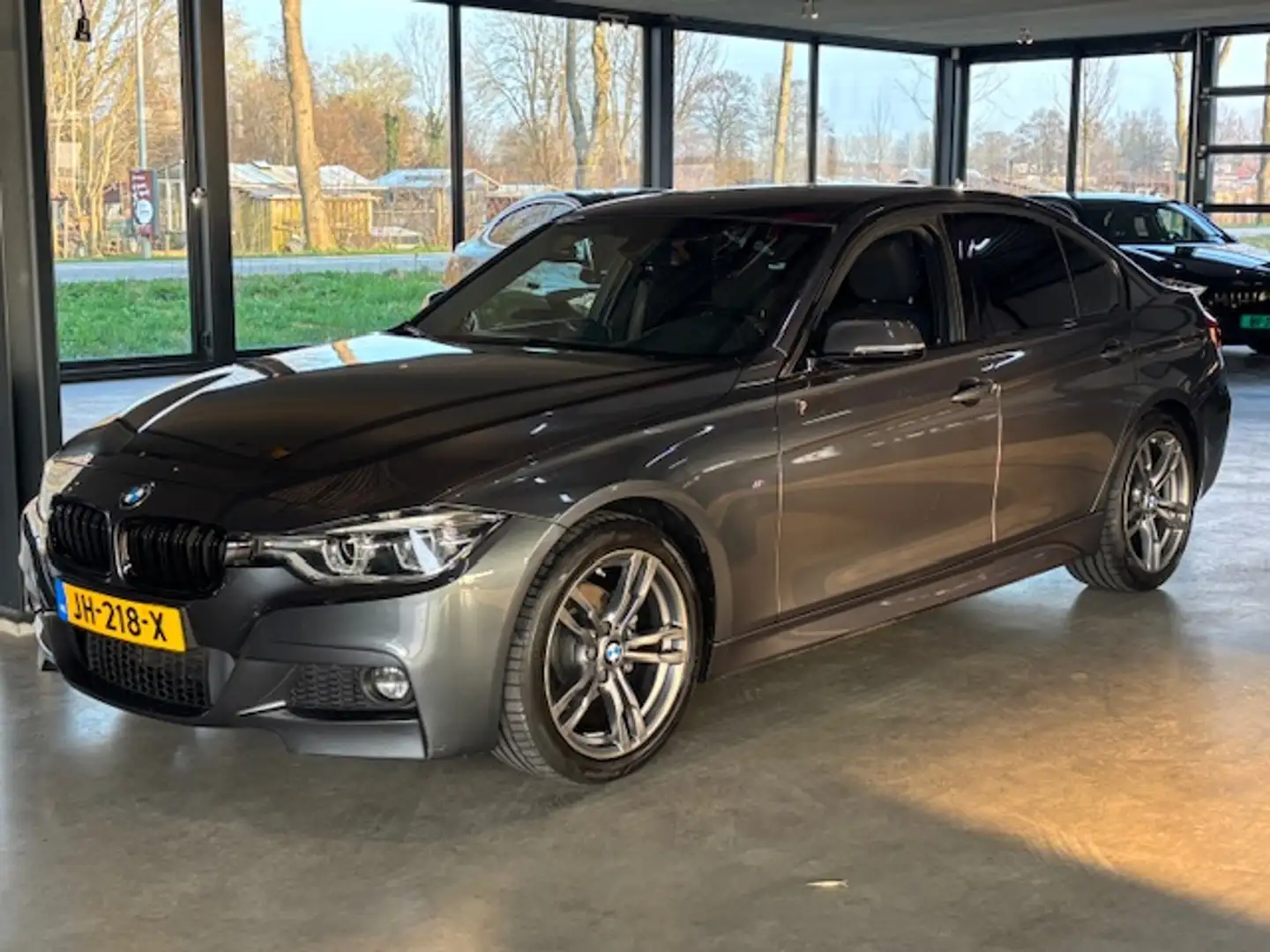 BMW 318 3-Serie (f30) 318i 136pk Aut Model M Sport Grijs - 1
