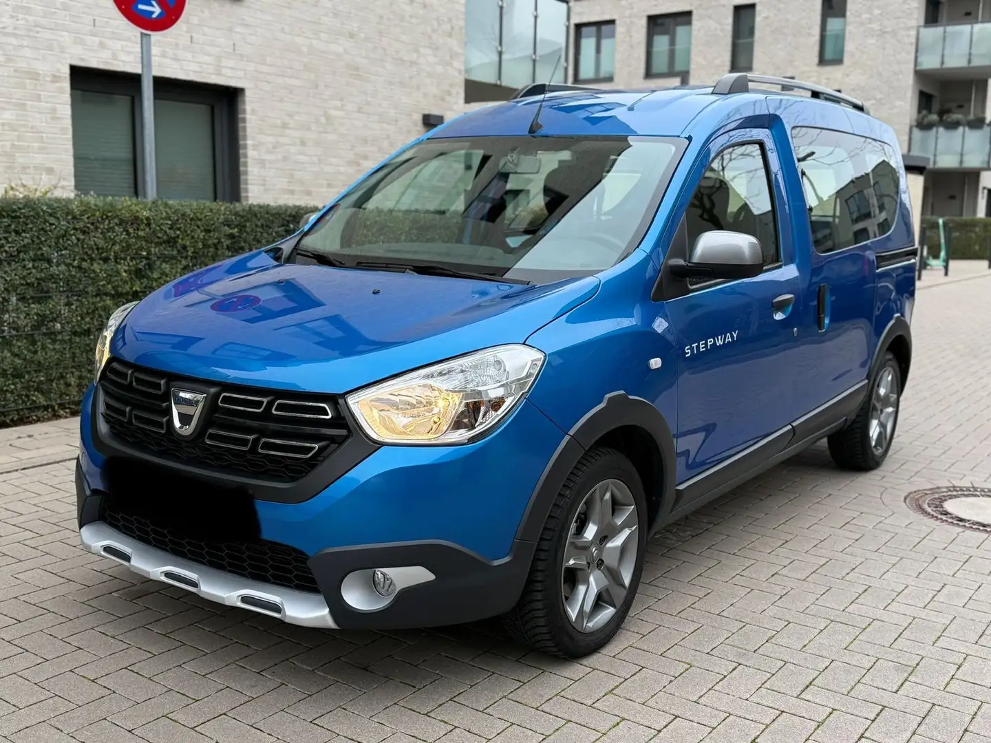 Dacia Dokker Stepway Plus Blau - 1