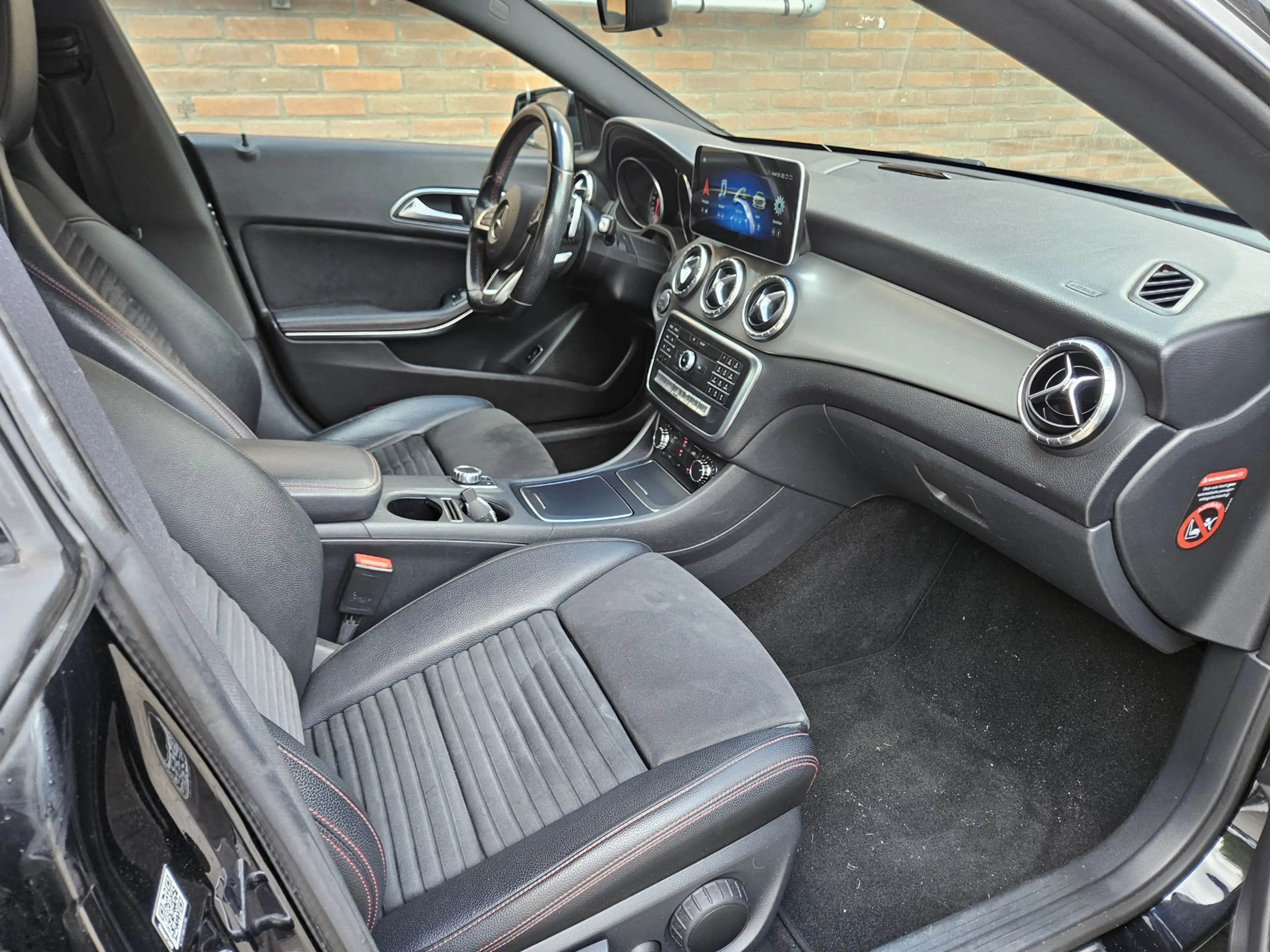 Mercedes-Benz CLA 180 Business Solution AMG Upgrade Edition — photo 26