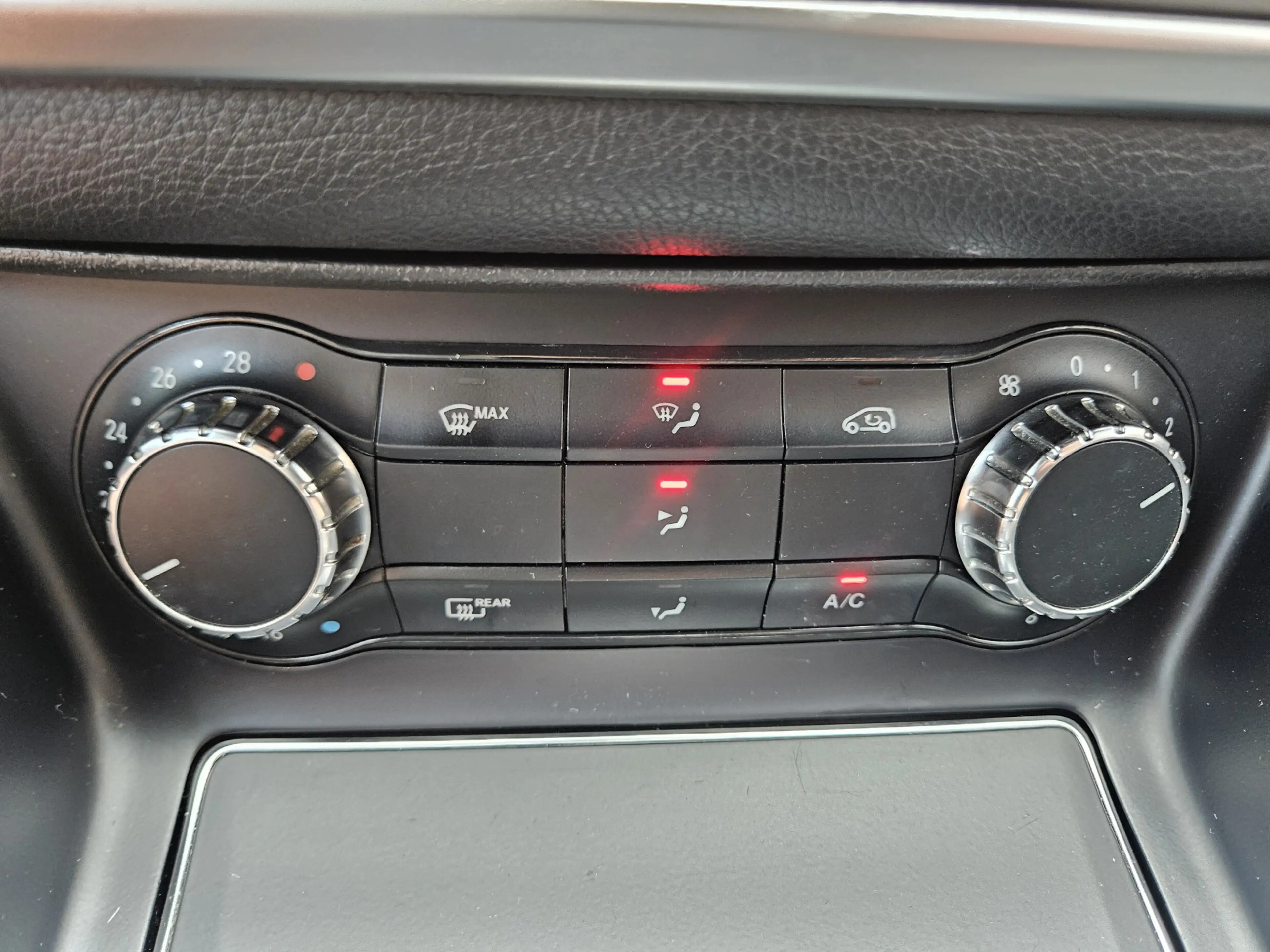 Mercedes-Benz CLA 180 Business Solution AMG Upgrade Edition — photo 14