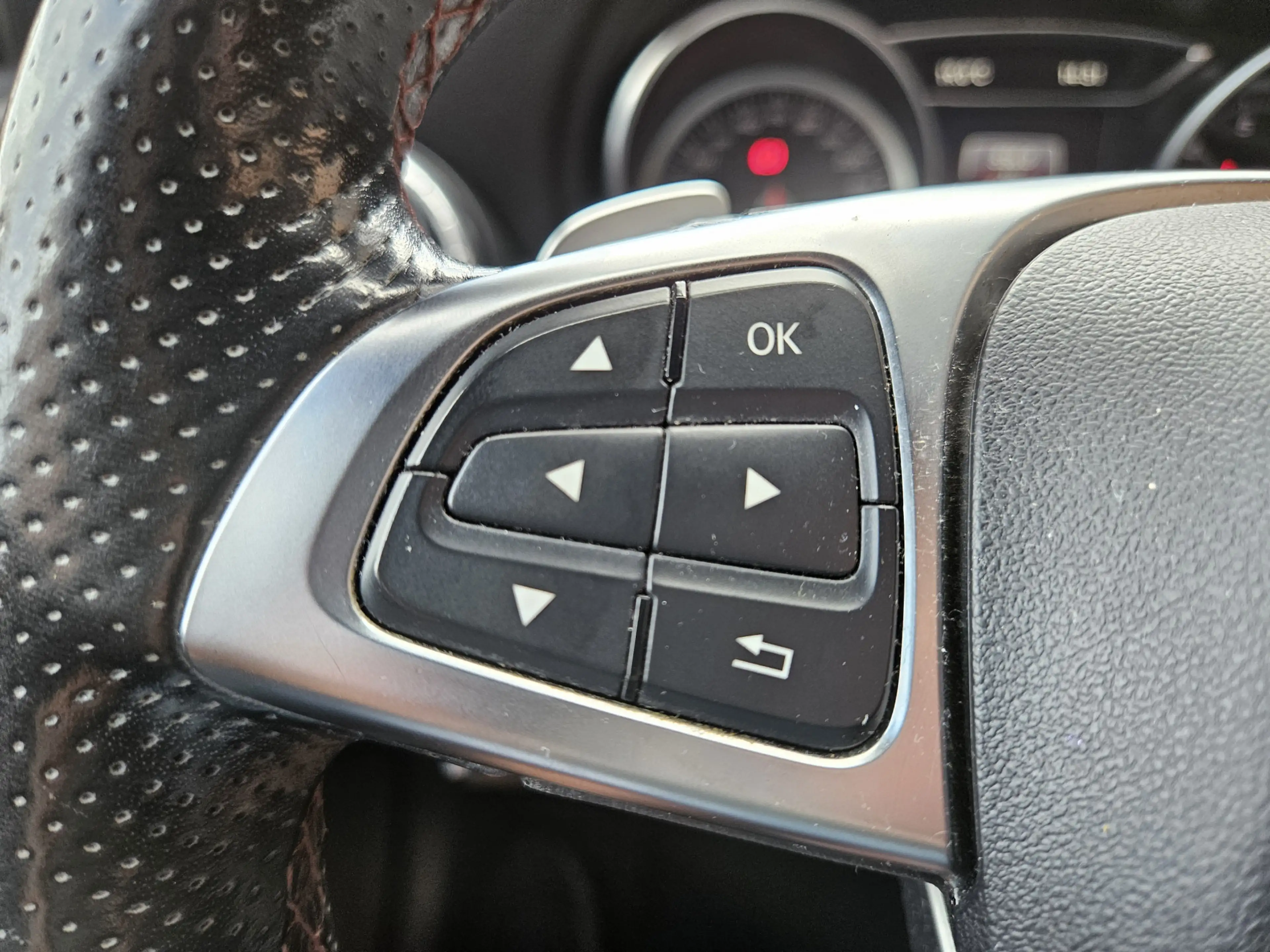 Mercedes-Benz CLA 180 Business Solution AMG Upgrade Edition — photo 16