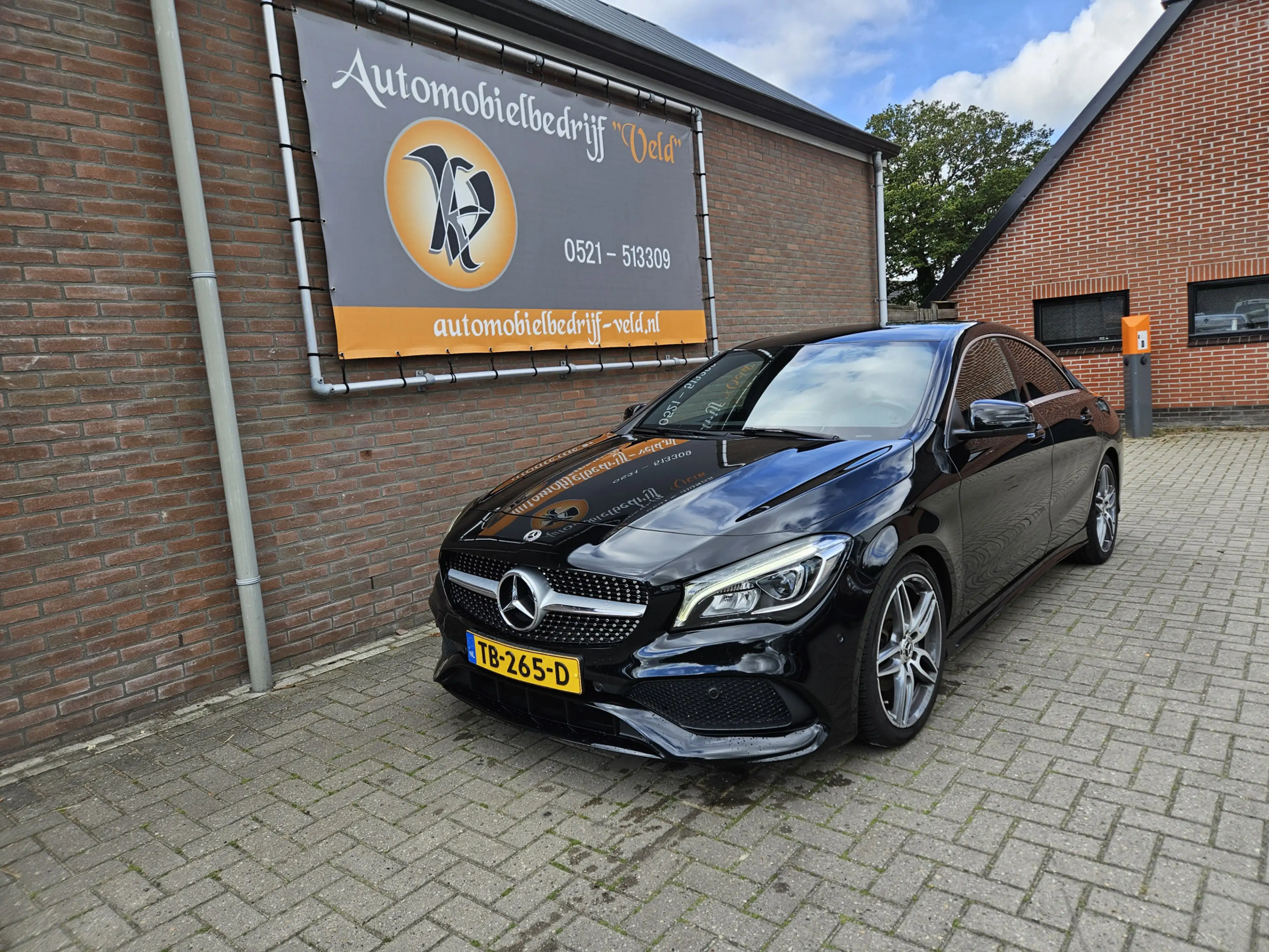 Mercedes-Benz CLA 180 Business Solution AMG Upgrade Edition