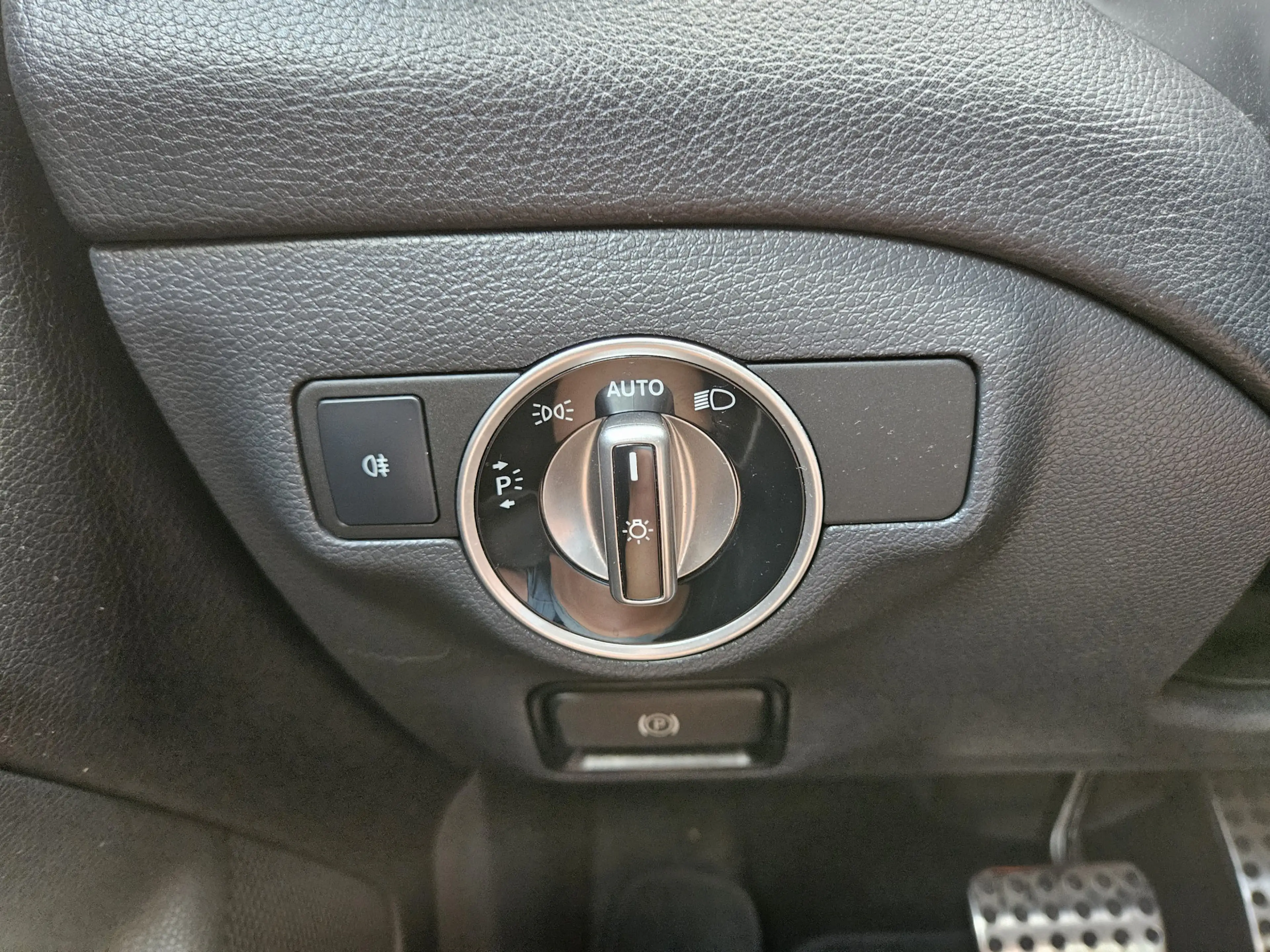 Mercedes-Benz CLA 180 Business Solution AMG Upgrade Edition — photo 18