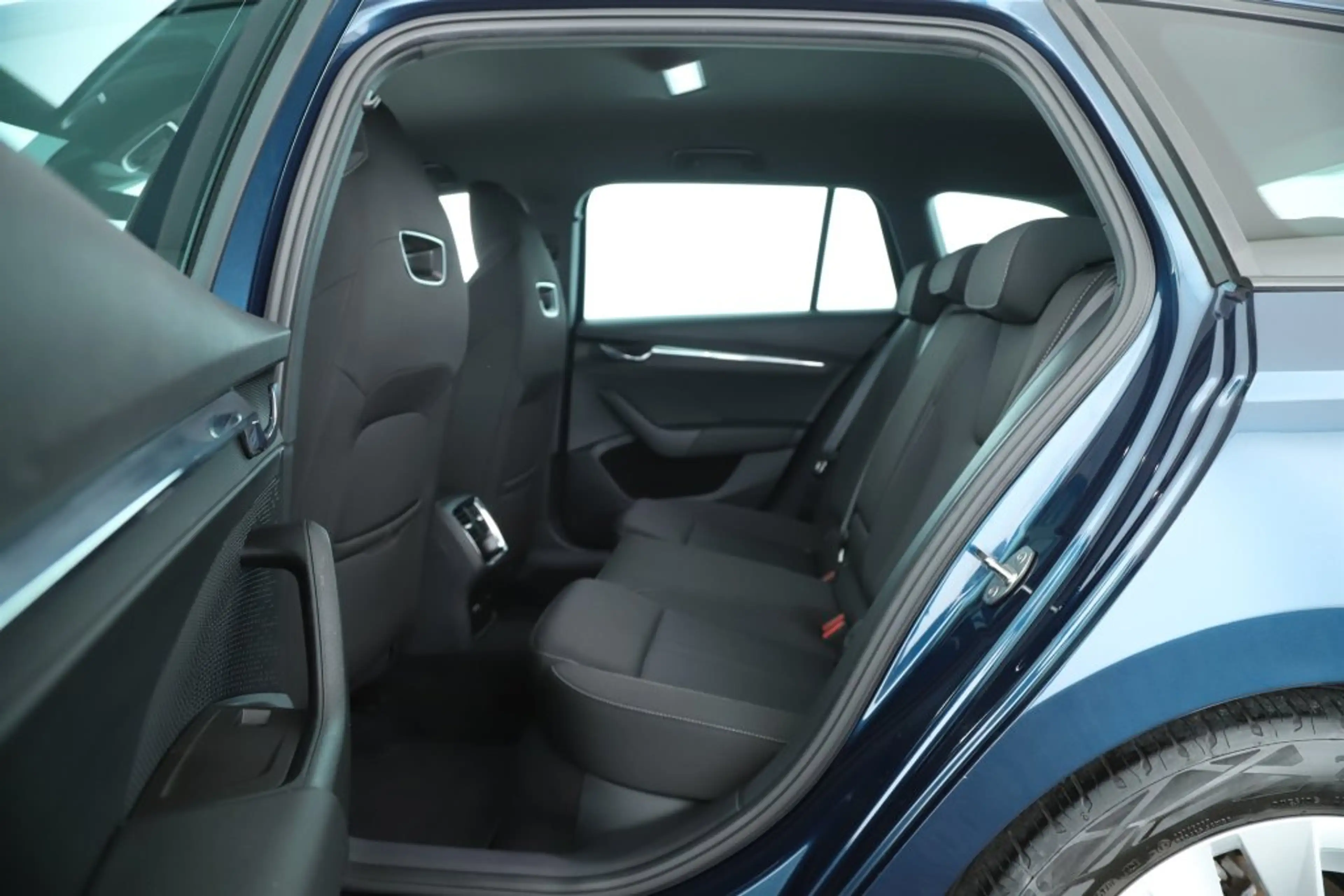 Skoda Octavia Combi 2,0 TDI STYLE SPORTPAKET NAVI LED VIRTUAL — photo 11