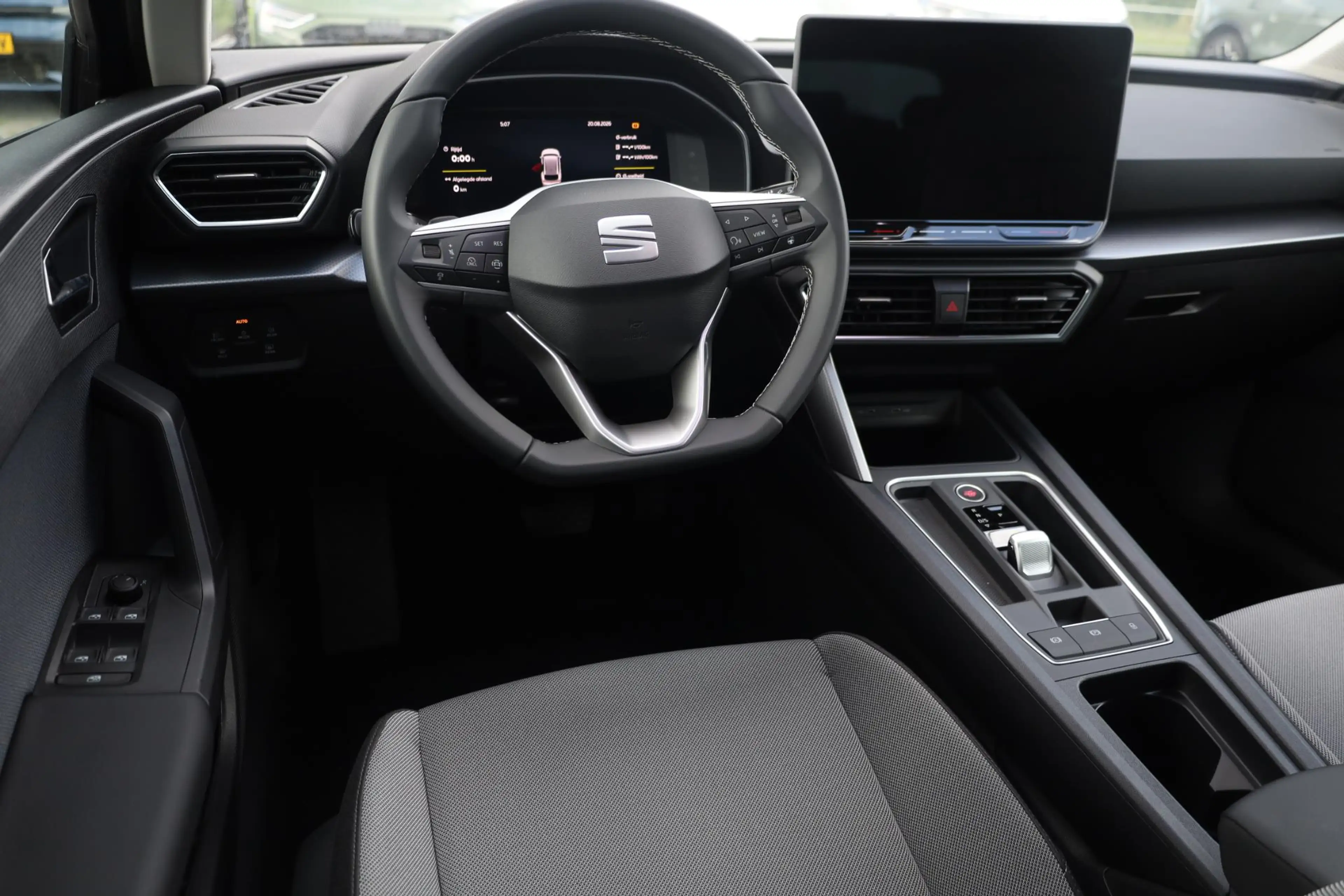 SEAT Leon e-Hybrid Sportstourer 1.5 TSI Style Business Intense 204PK — photo 22