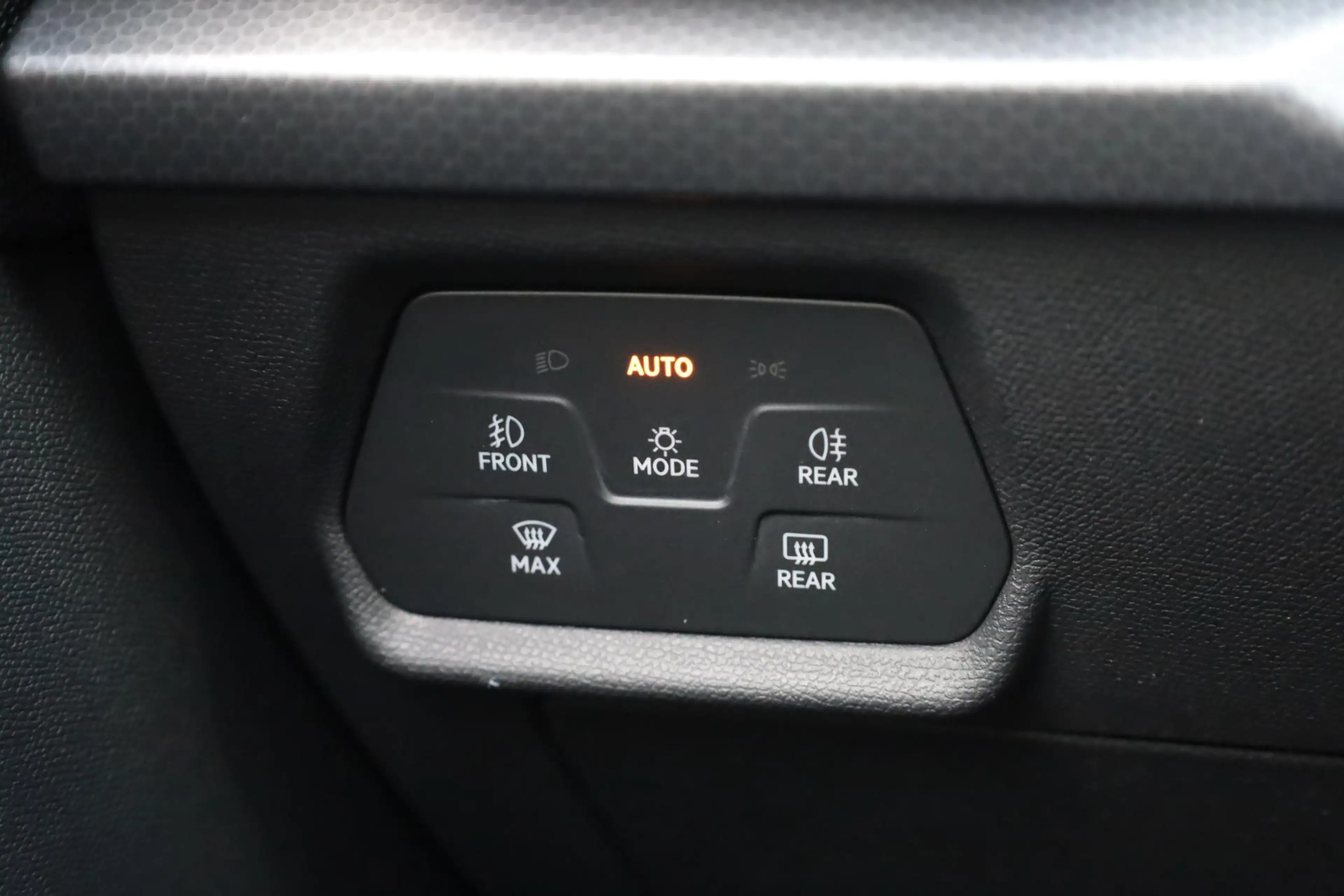 SEAT Leon e-Hybrid Sportstourer 1.5 TSI Style Business Intense 204PK — photo 17