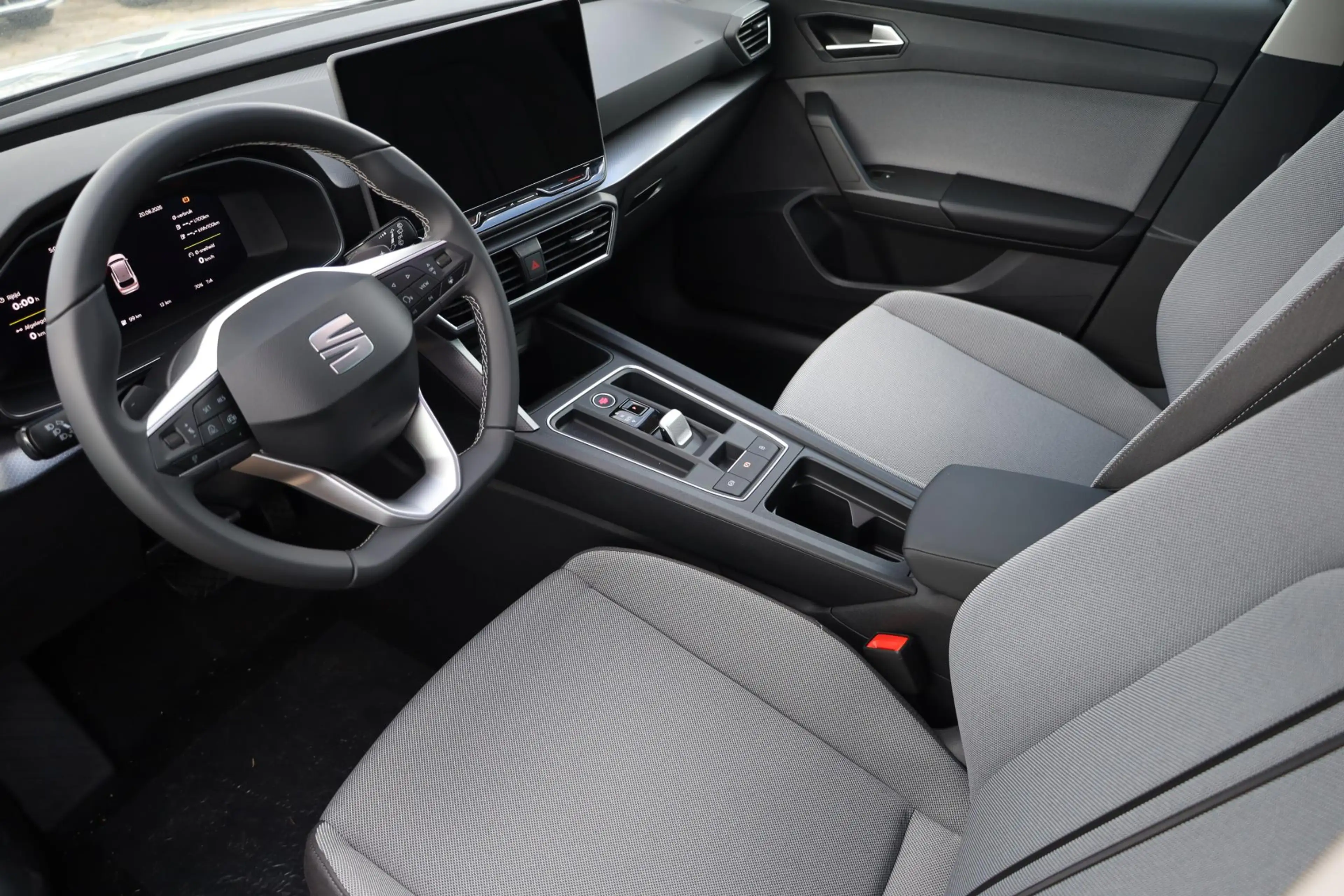 SEAT Leon e-Hybrid Sportstourer 1.5 TSI Style Business Intense 204PK — photo 4