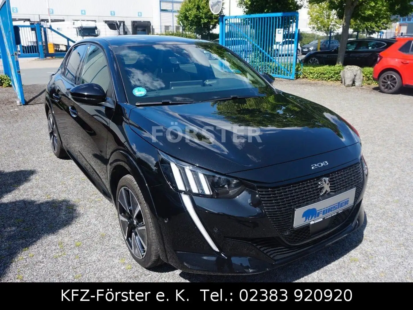 Peugeot 208 e- GT Pack Schwarz - 2