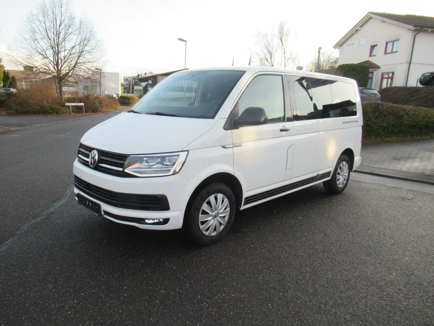 Volkswagen T6 Multivan 2.0TDI DSG 7-Sitze*AHK*App-Conn*LED* Bílá - 1