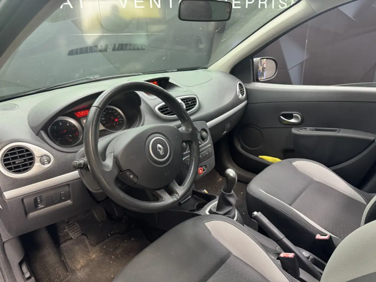 Renault Clio Citadine 3 portes — photo 10