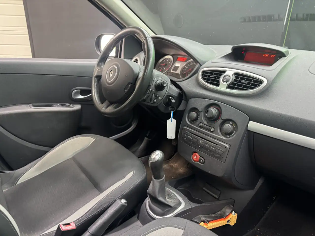 Renault Clio Citadine 3 portes — photo 13