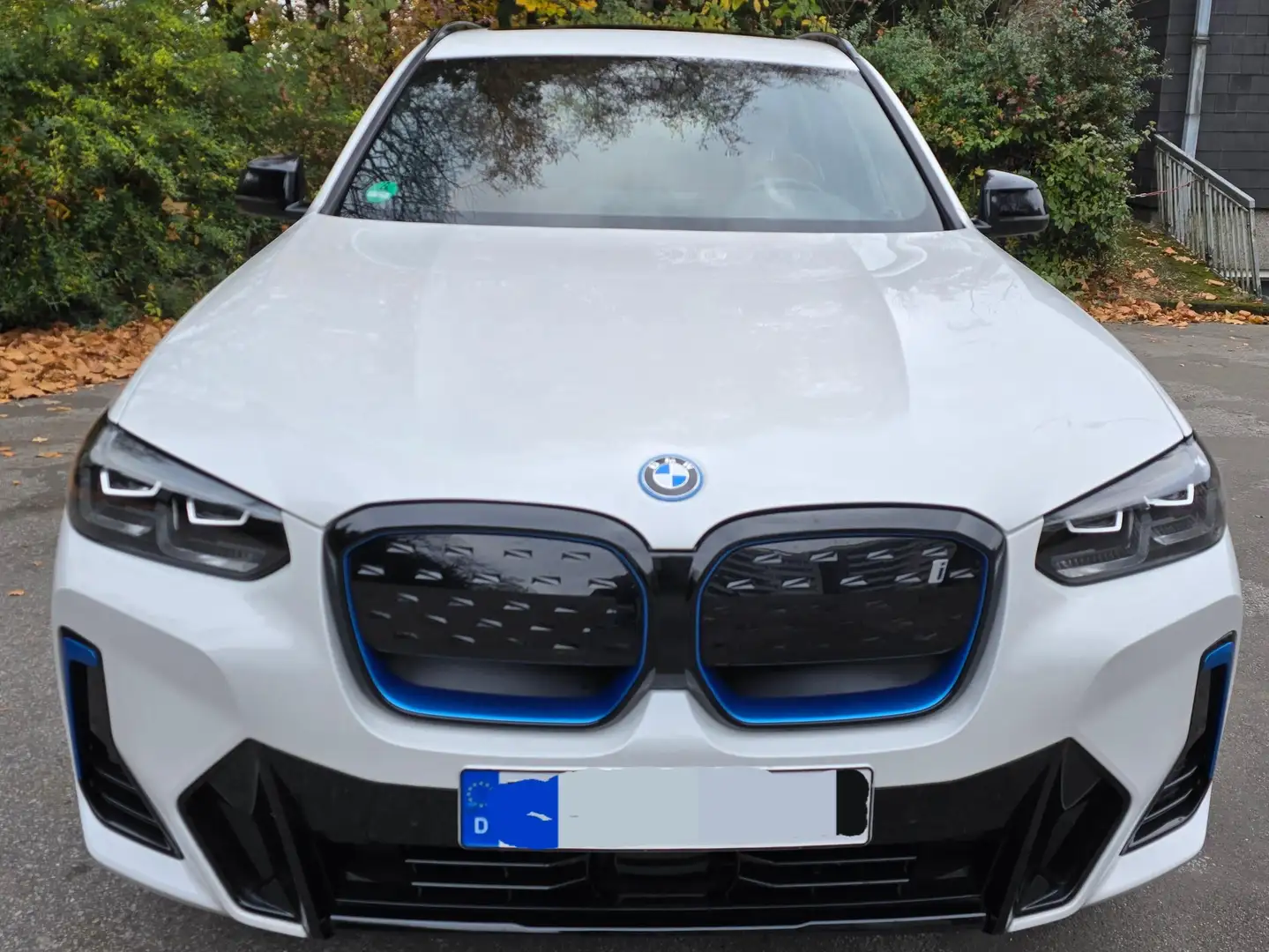 BMW iX3 M, Pano+AHK+DrivAssiPro+Leder+Metallic Weiß - 1