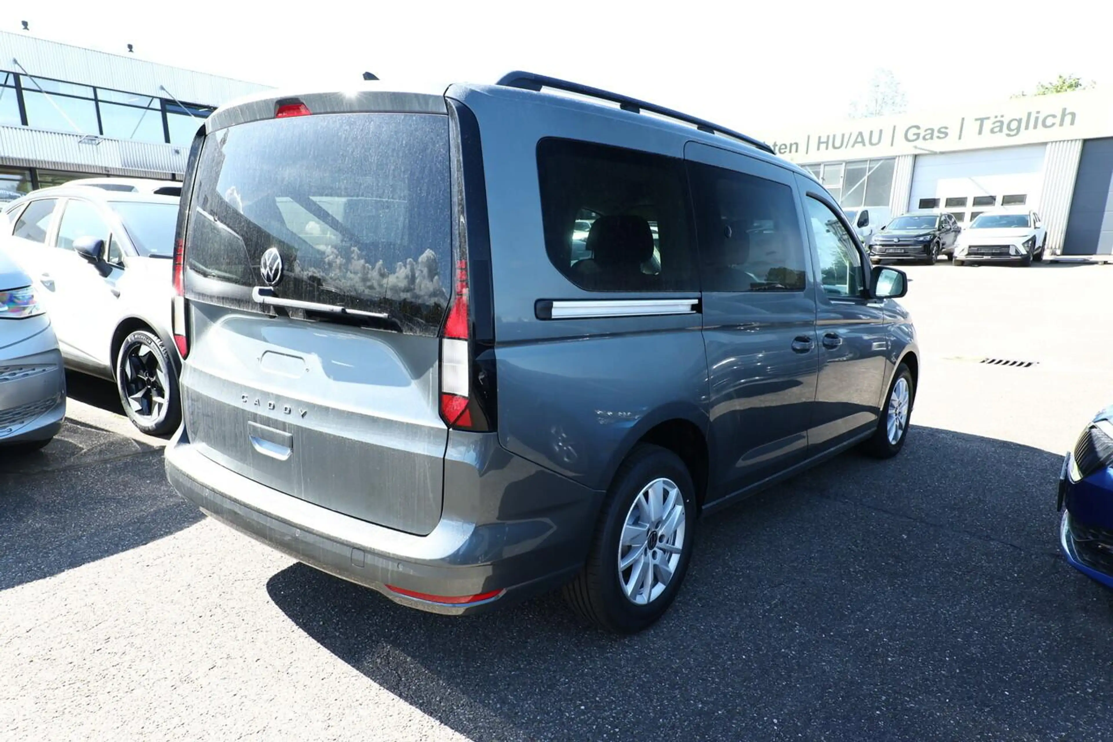 Volkswagen Caddy Maxi Life 7S Pano 16"LM PrivG Dachrel ACC 75 kW... — photo 3