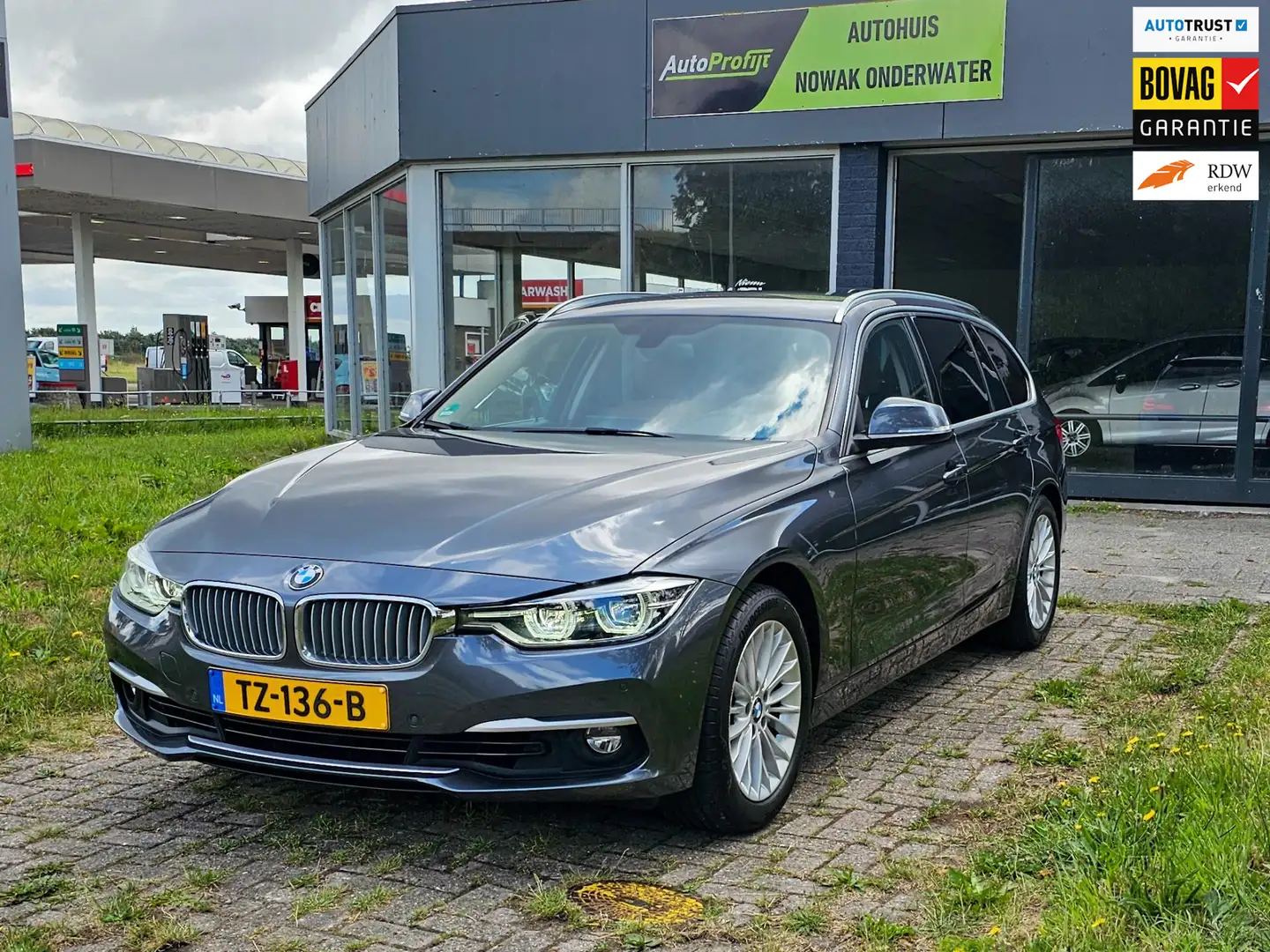 BMW 320 3-serie Touring 320i Luxury Edition Grijs - 1