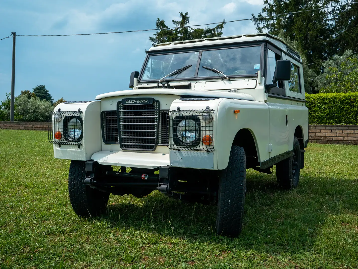 Land Rover Defender 110 2.5 Hard Top Білий - 1