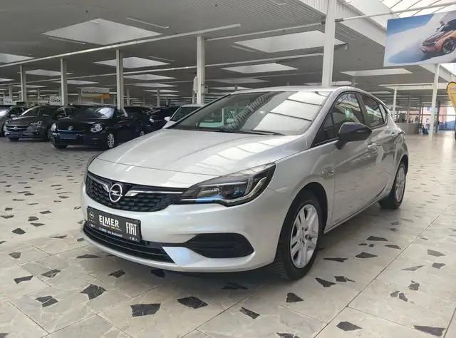 Opel Astra view 3