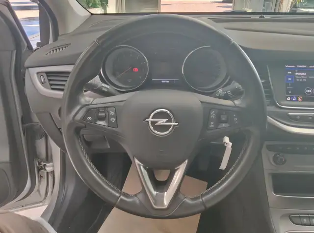 Opel Astra view 12