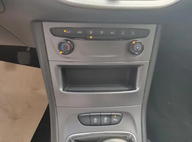 Opel Astra view 14