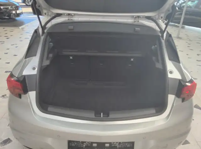 Opel Astra view 8