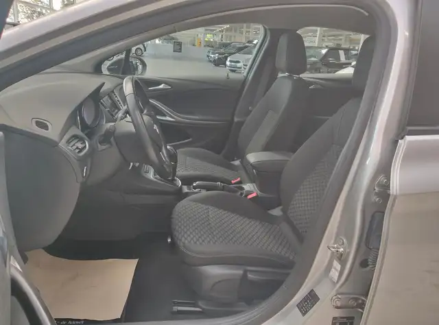 Opel Astra view 10