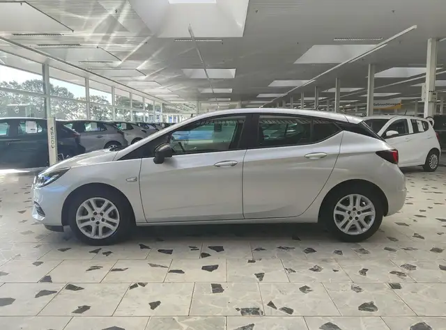 Opel Astra view 4