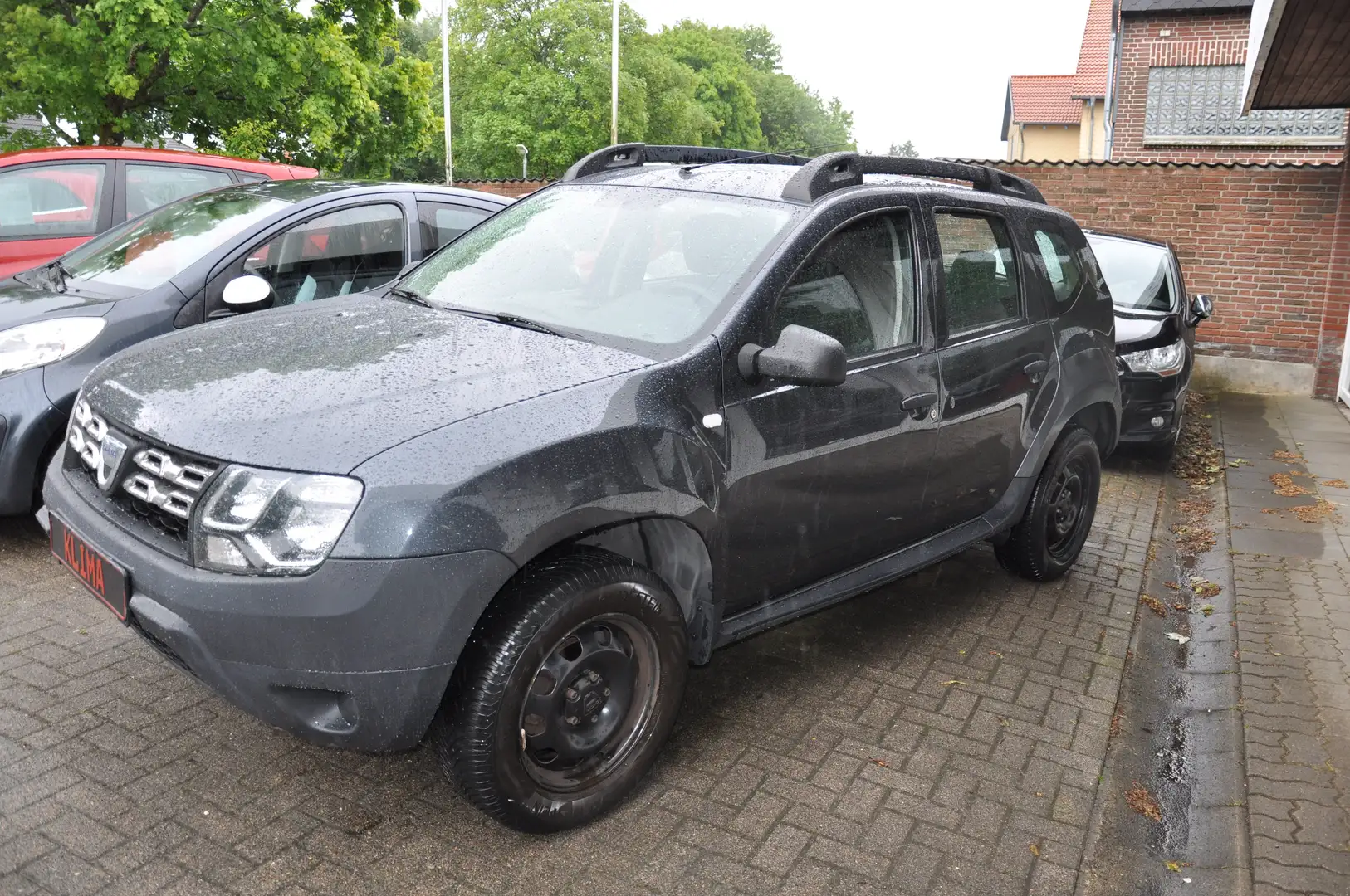 Dacia Duster SCe 115 4x2 A/C, GJ Reifen,Bluetooth, AHK Grau - 2
