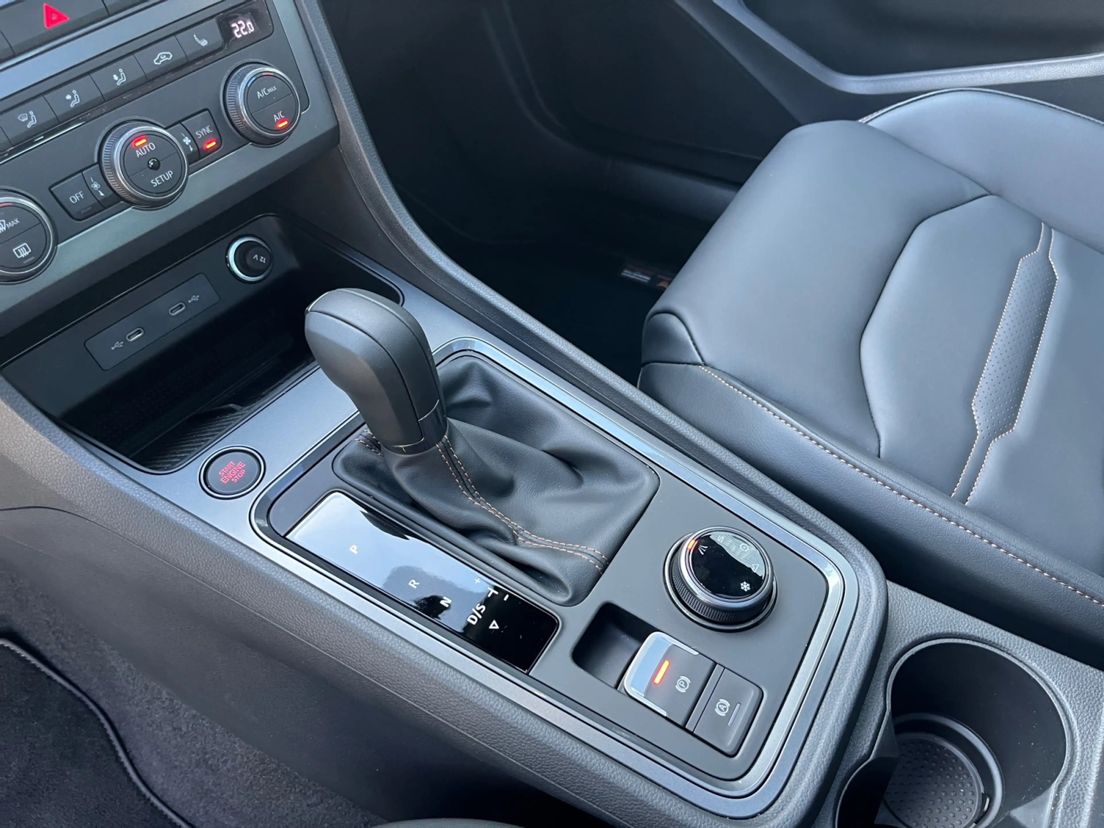 CUPRA Ateca 2.0 TSI 4Drive+AHK+LEDER+PANO+LED — photo 13