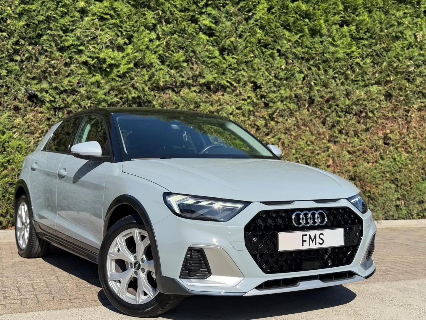 Audi A1 CityCarver 30 TFSI 2x S-Line Camera CarPlay Grijs - 1