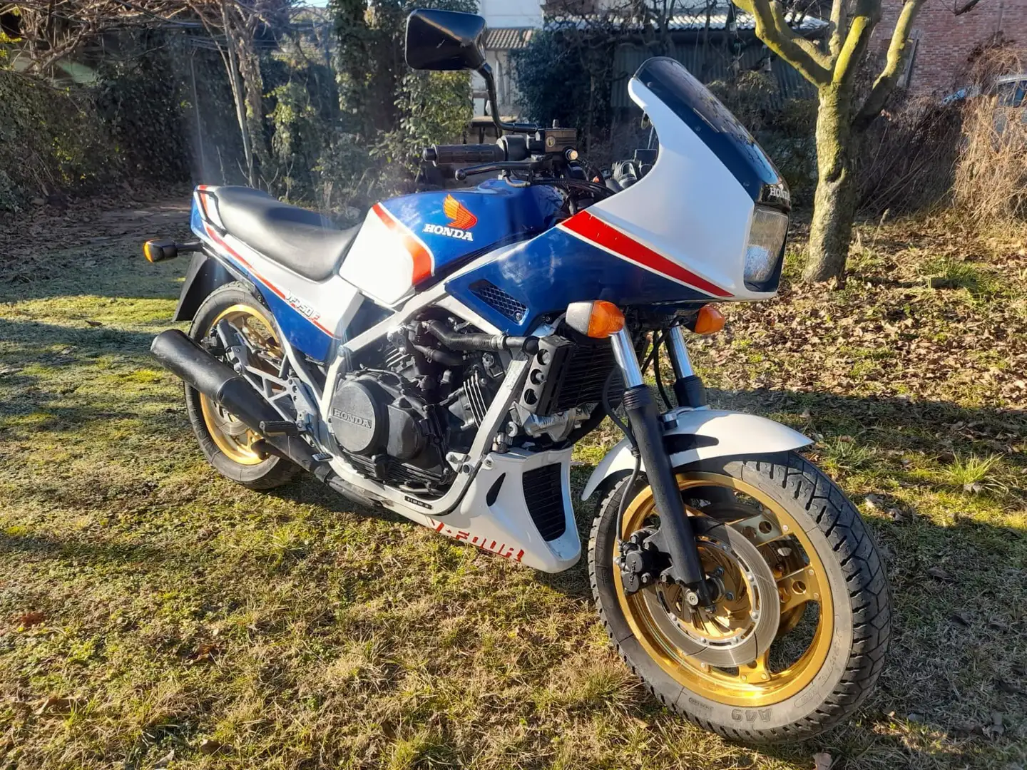 Honda VF 750 Bianco - 1