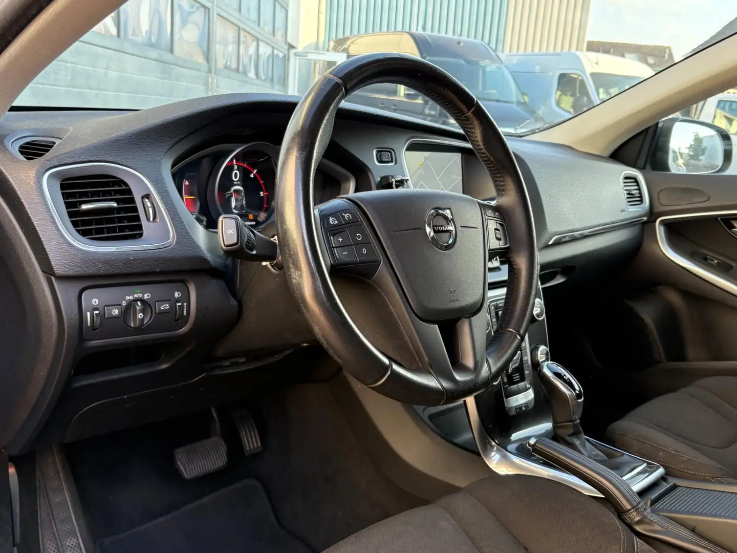 Volvo V40 2.0 D3 Autom. Navi Camera Clima Cruise EURO 6 Noir - 2