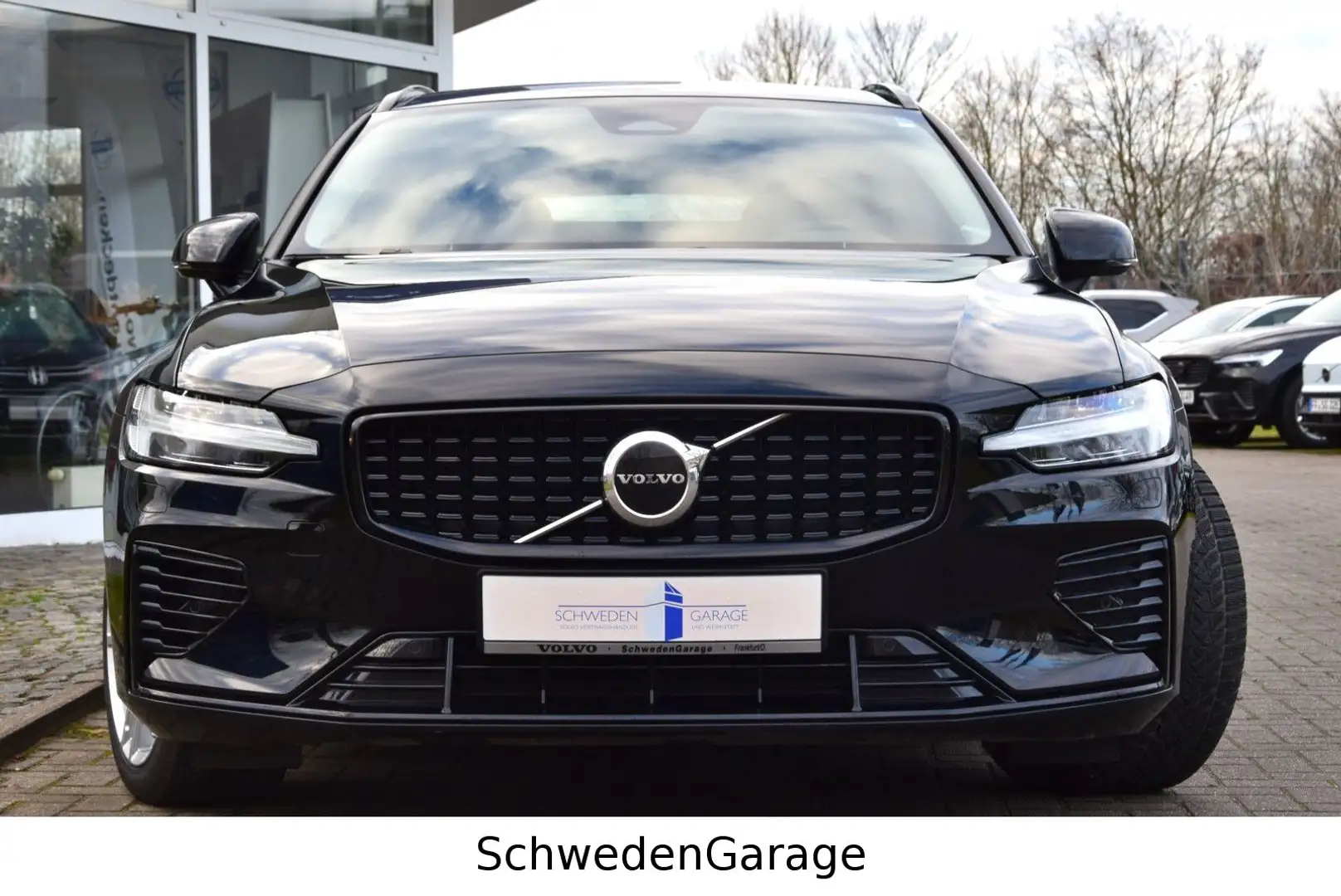 Volvo V60 T6 Plus Dark Plug-In Hybrid AWD AHK Schwarz - 1