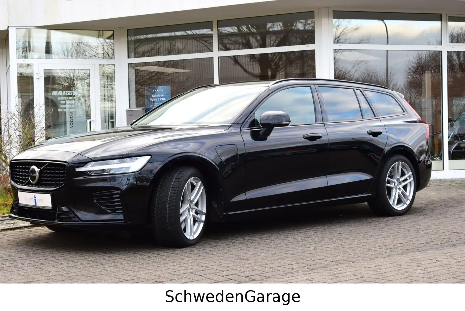 Volvo V60 T6 Plus Dark Plug-In Hybrid AWD AHK Schwarz - 2