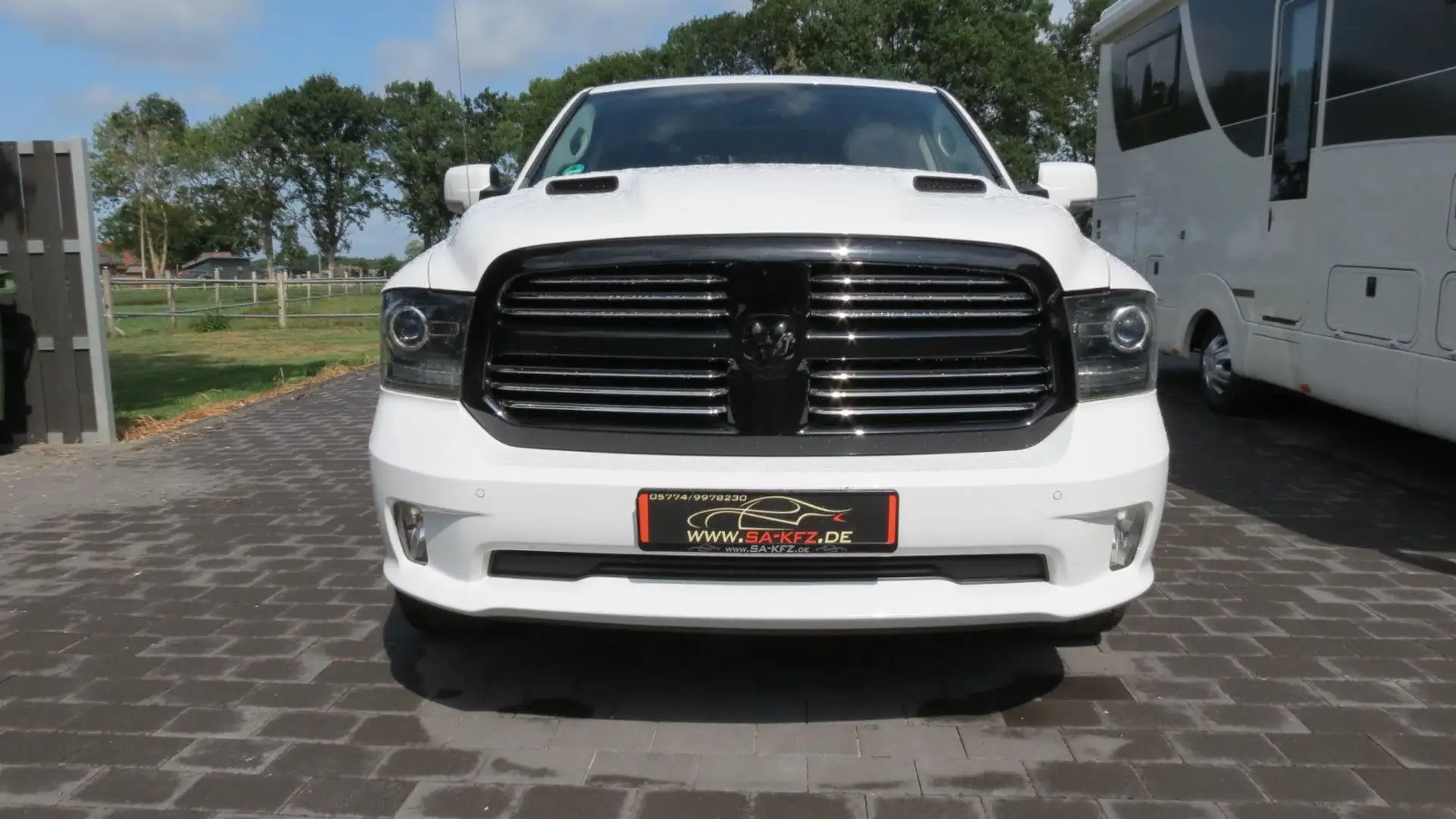 Dodge RAM 5,7 HEMI V8/CREW/SPORT/NAVI/SHZ/LRA/AHK/4X4/ Weiß - 2