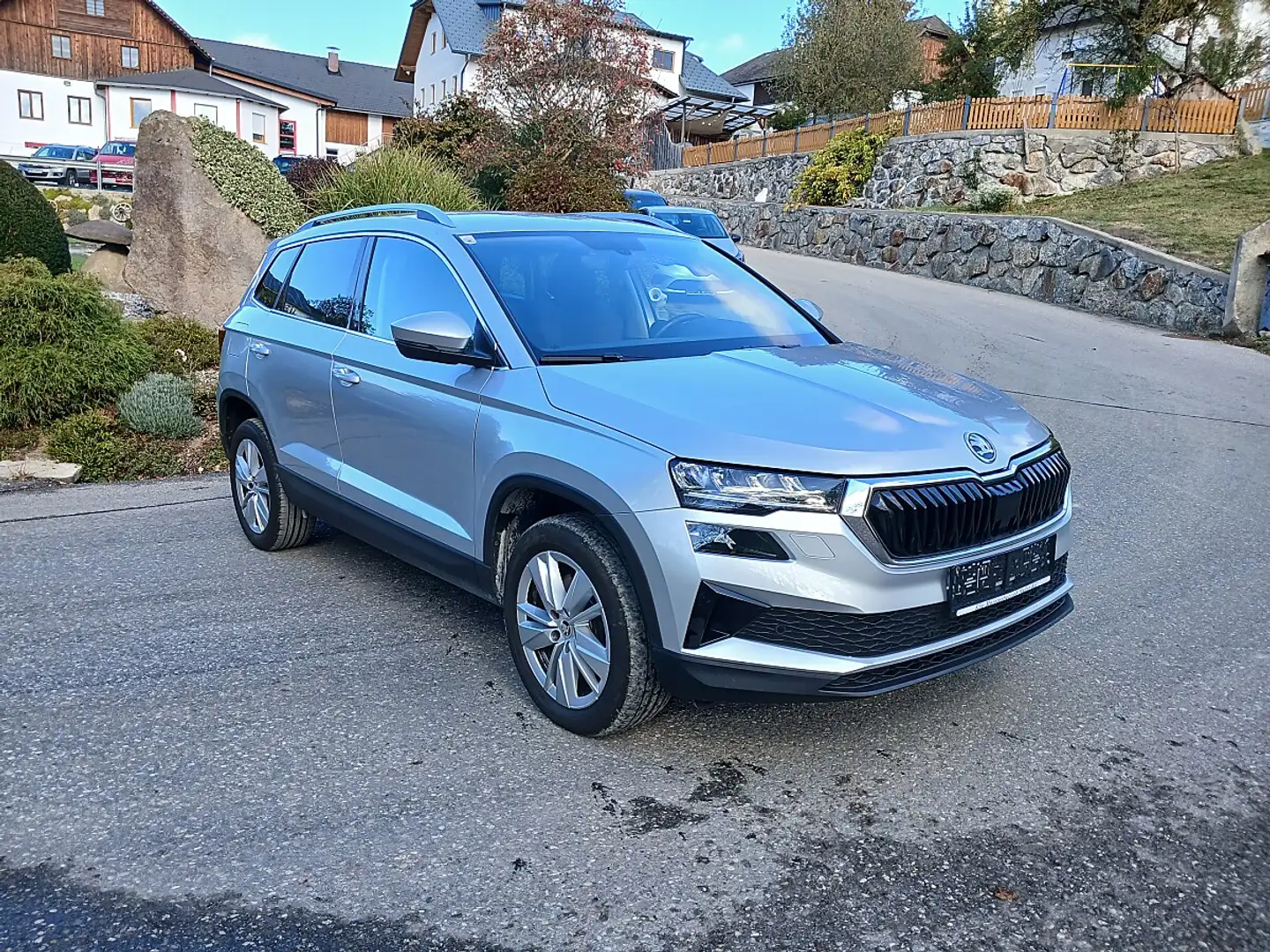 Skoda Karoq Style 2.0 TDI DSG | Navi | LED | Rückfahrkamera... Silber - 1