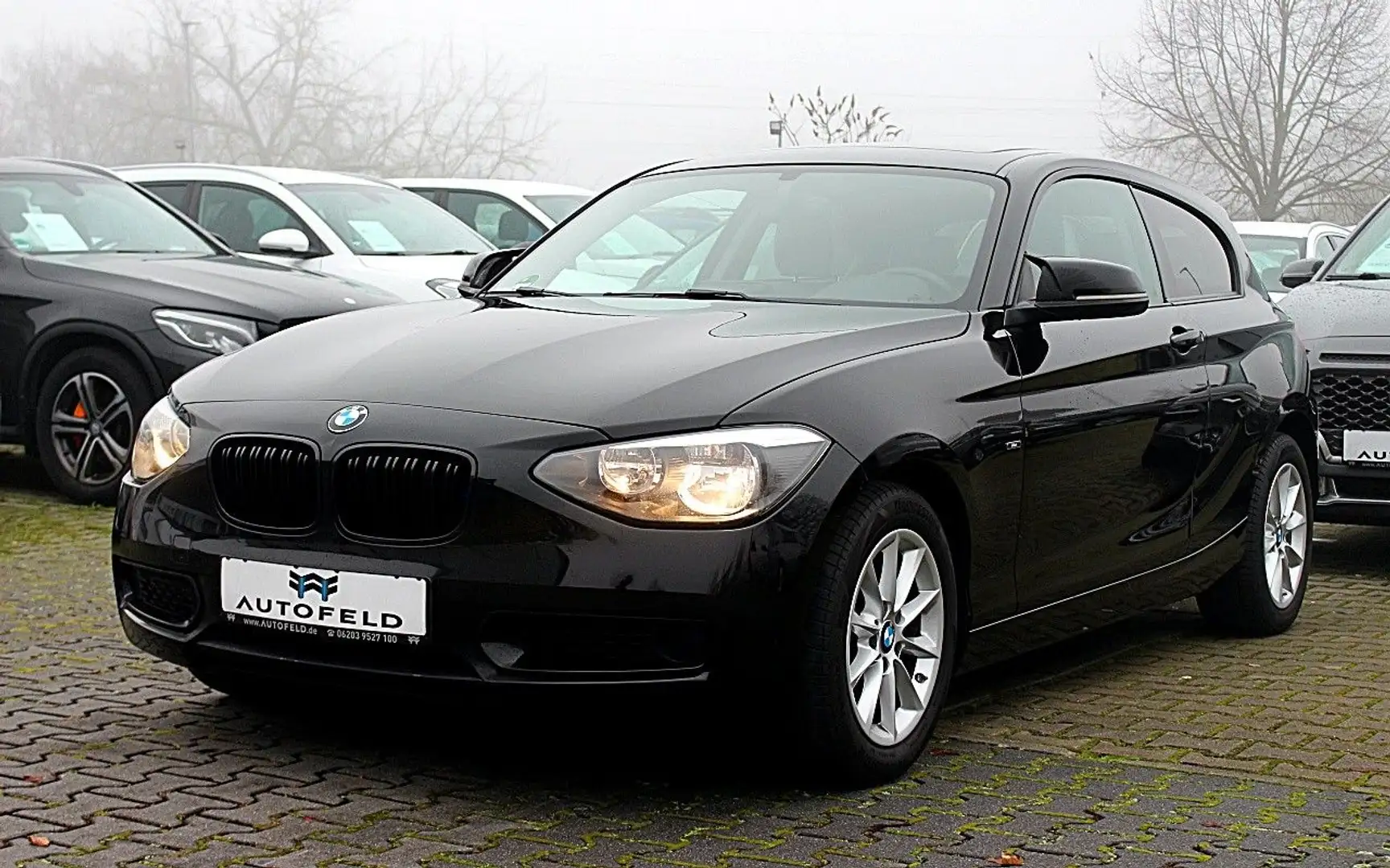 BMW 116 i Urban Line/VOLL SHEFT/NAVI/SHZ/PDC/BT/KLIMA Schwarz - 1