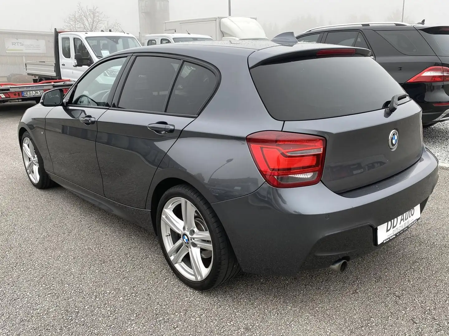 BMW 120 d Limousine M Sport Paket Harman Kardon Grau - 2