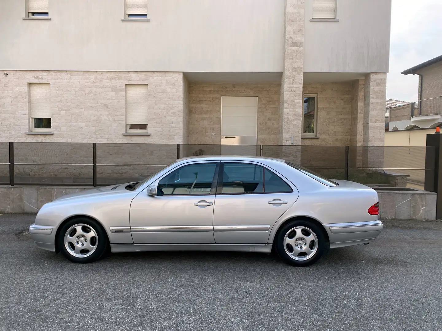 Mercedes-Benz E 200 Classe E W210 Berlina Kompressor Avantgarde Srebrny - 2