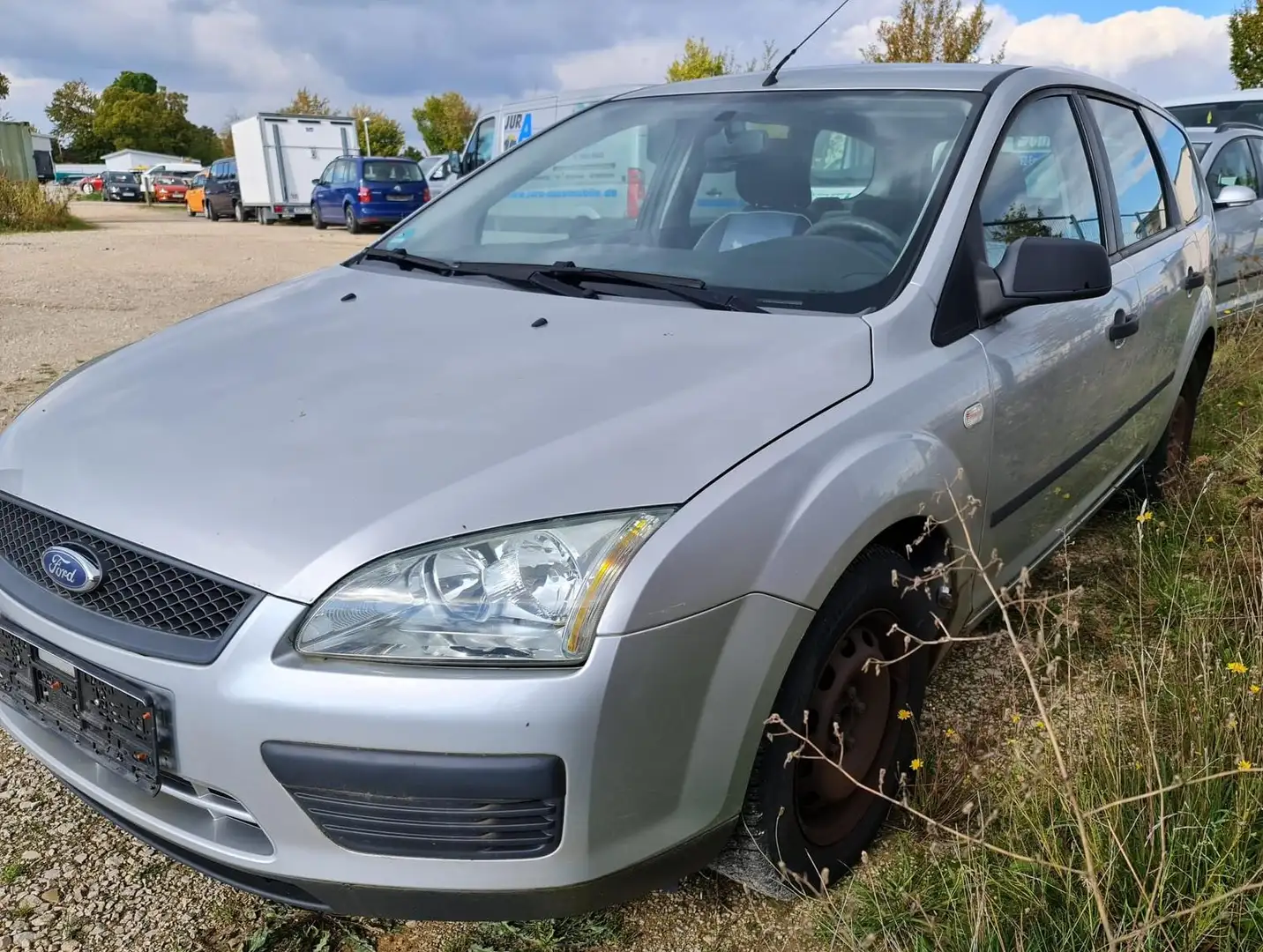 Ford Focus Trend 1.6 Metallic / TÜV bis 2027 / Kupplung rutsc Silber - 1