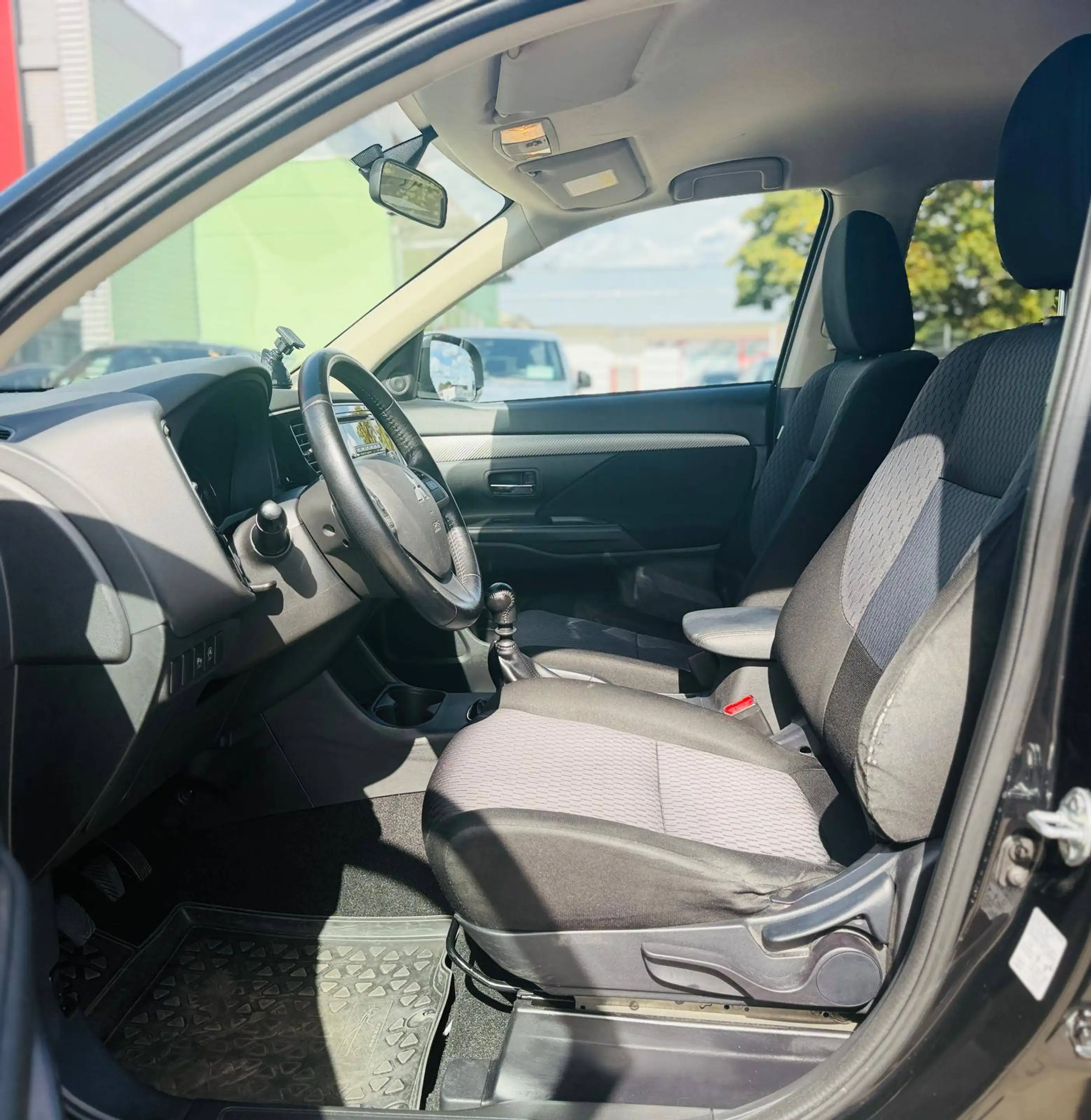 Mitsubishi Outlander ClearTec Invite 2WD TÜV 04/2027 Finanzierung möglich — photo 5