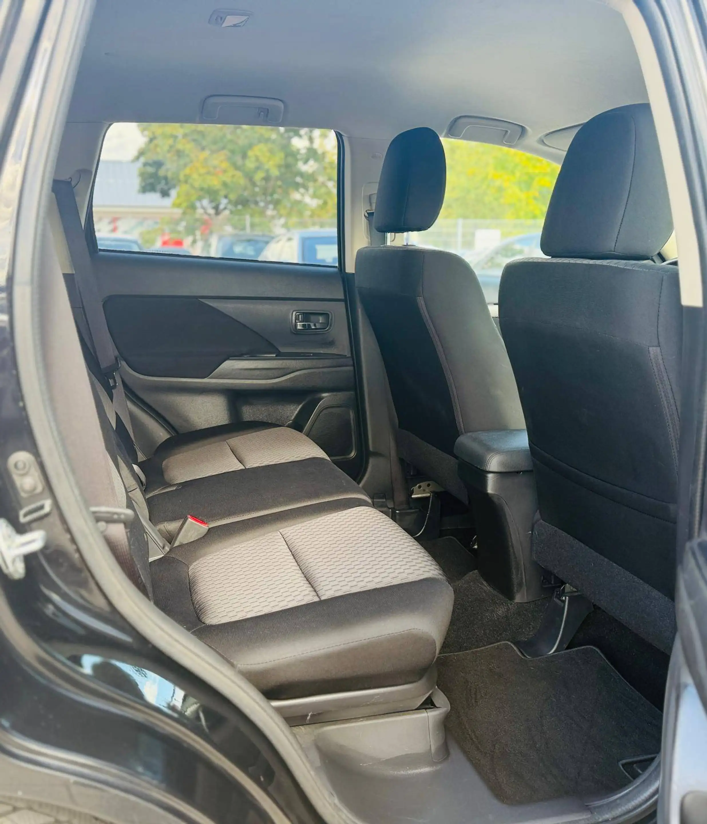 Mitsubishi Outlander ClearTec Invite 2WD TÜV 04/2027 Finanzierung möglich — photo 8