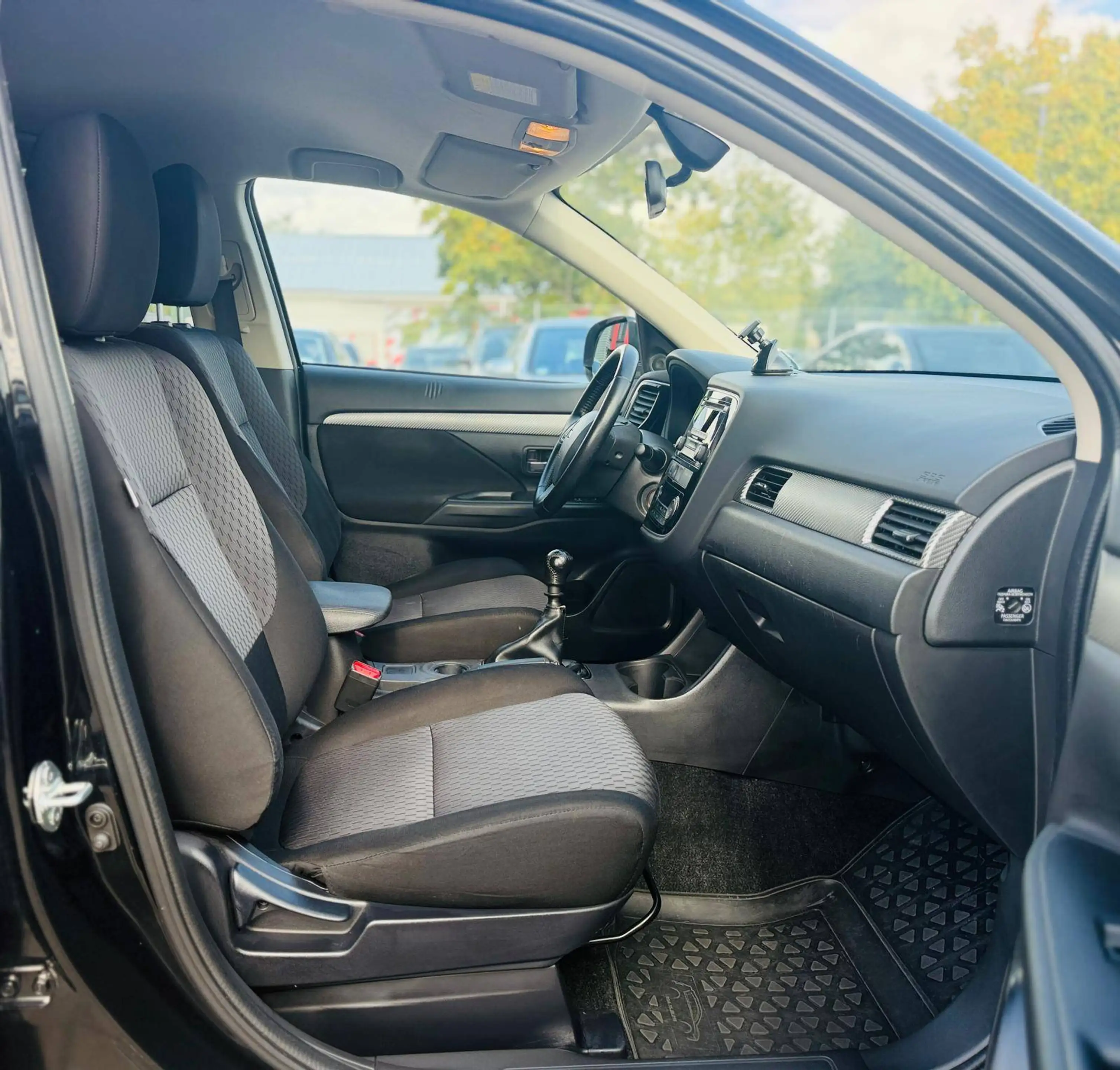 Mitsubishi Outlander ClearTec Invite 2WD TÜV 04/2027 Finanzierung möglich — photo 9