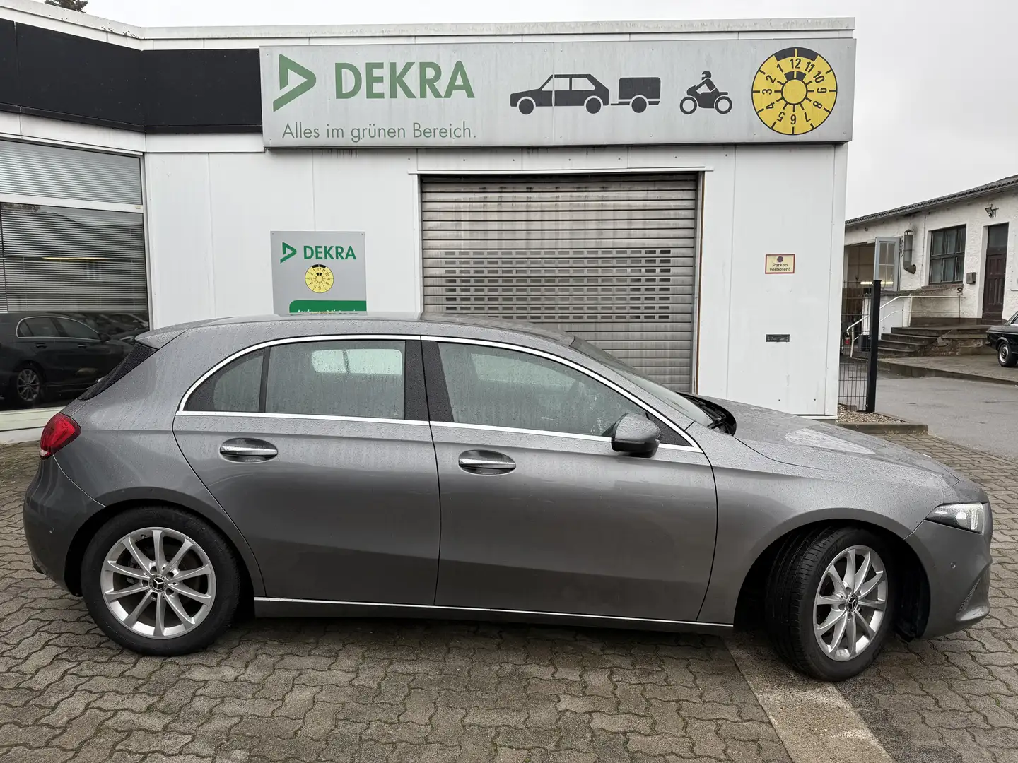 Mercedes-Benz A 180 Elegance DSG mit Klima/Leder/Navi/Met./ESP/Alus/ Grijs - 2