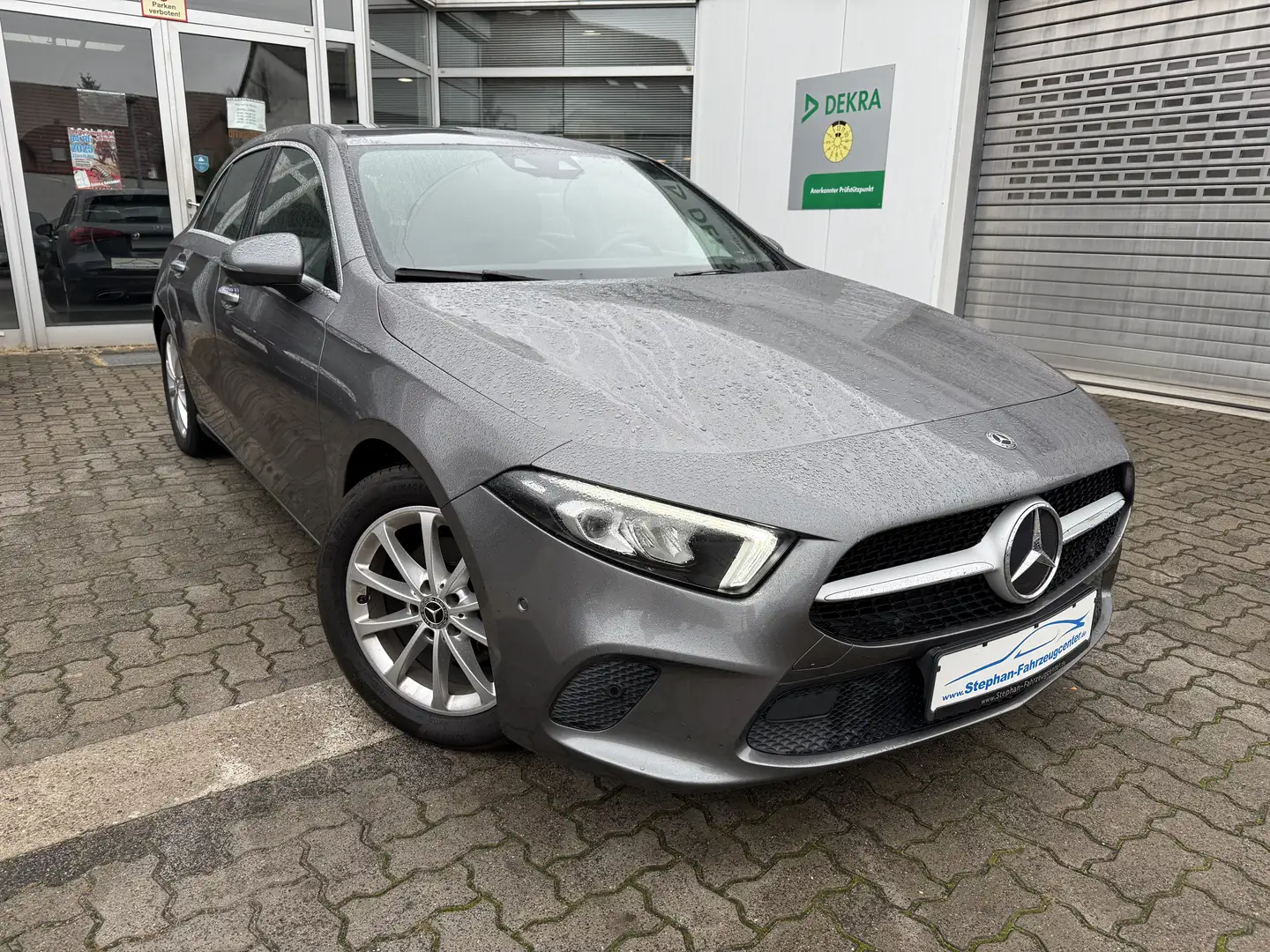 Mercedes-Benz A 180 Elegance DSG mit Klima/Leder/Navi/Met./ESP/Alus/ Grijs - 1