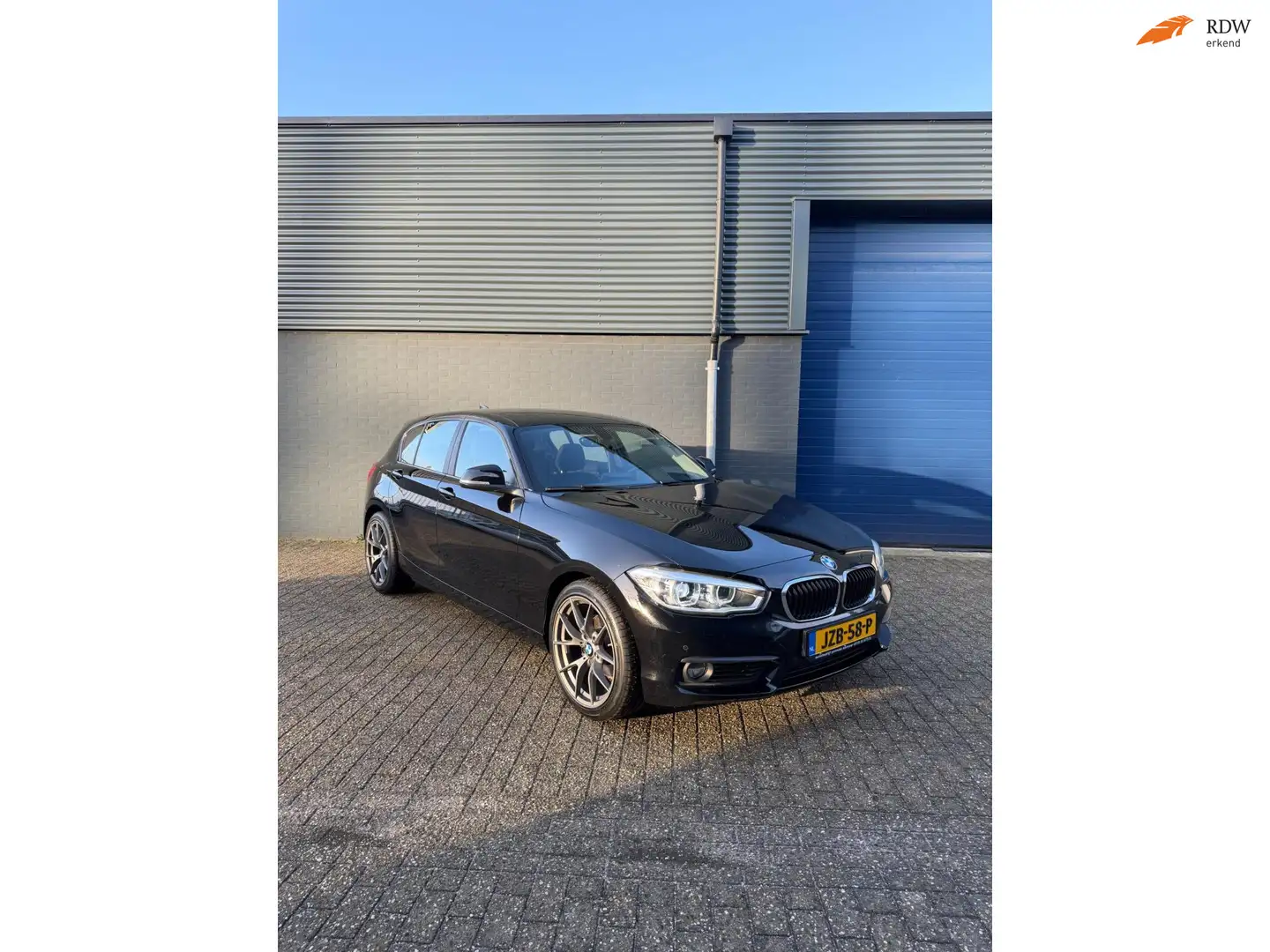BMW 118 1-serie 118i Edition Sport Line Shadow Executive Schwarz - 1