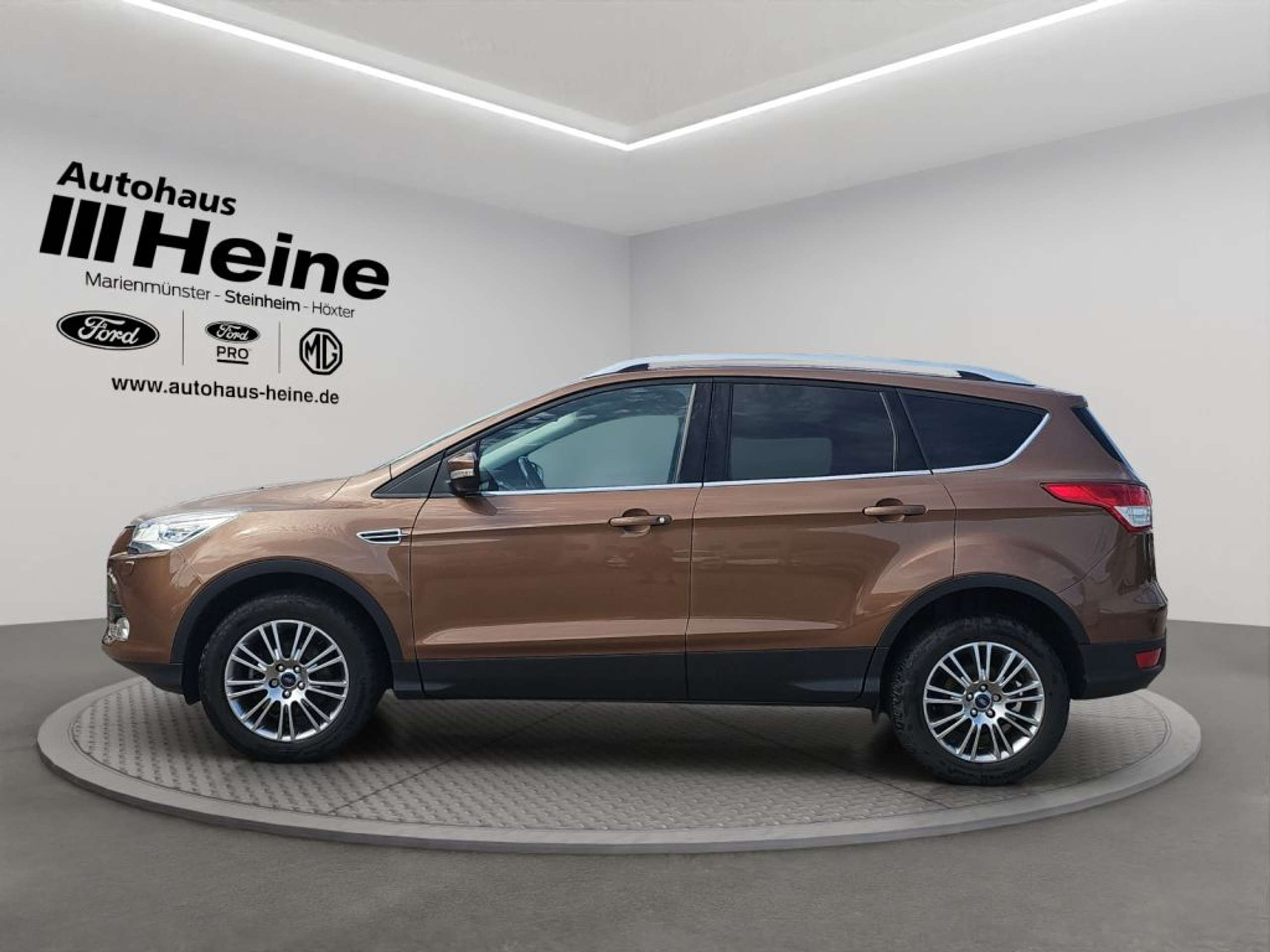 Fahrzeugabbildung Ford Kuga 1.6 EcoBoost Titanium *AHK*RFK*EASY-DRIVE-PAKET* - mit KI generiert/bearbeitet