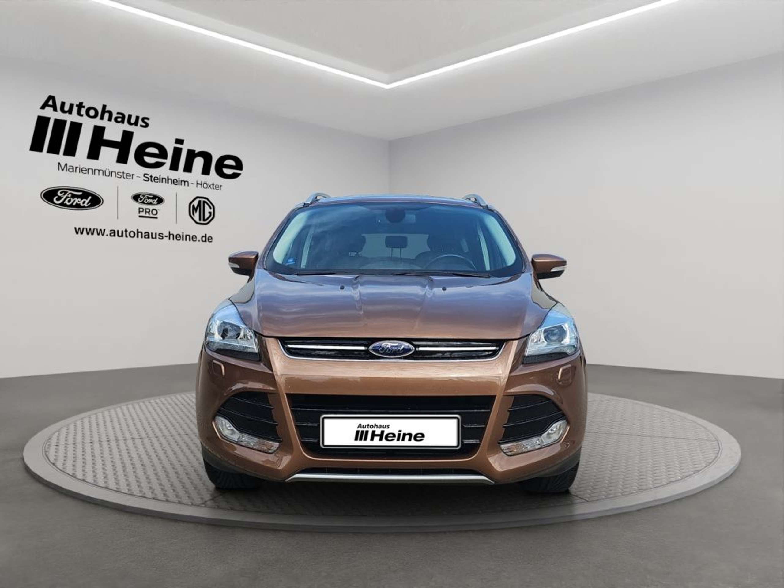 Fahrzeugabbildung Ford Kuga 1.6 EcoBoost Titanium *AHK*RFK*EASY-DRIVE-PAKET* - mit KI generiert/bearbeitet
