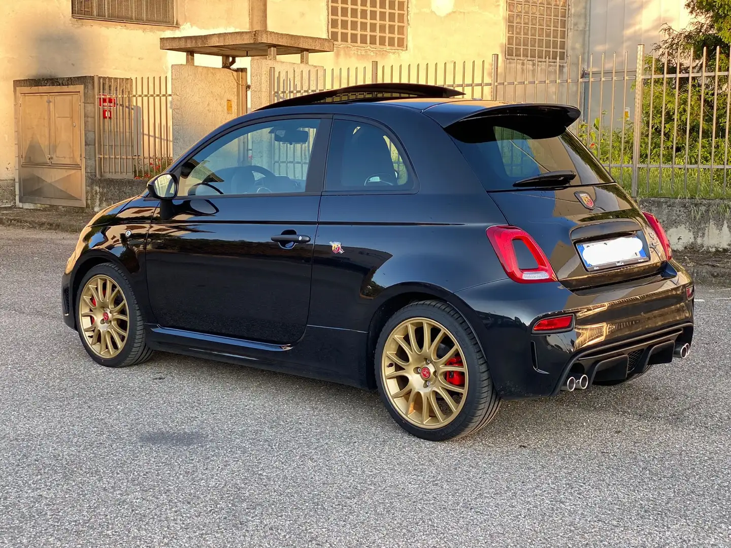 Abarth 695 1.4 t-jet 180cv auto MTA Чорний - 2