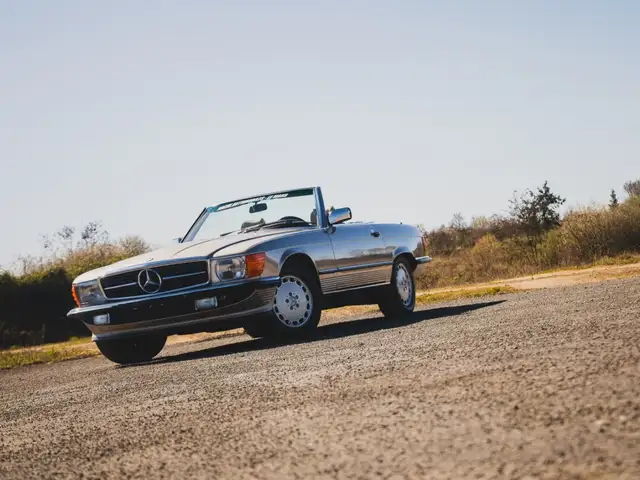 Mercedes-Benz 560 SL