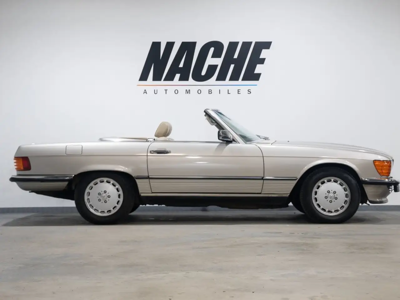 Mercedes-Benz 560 SL, foto 9